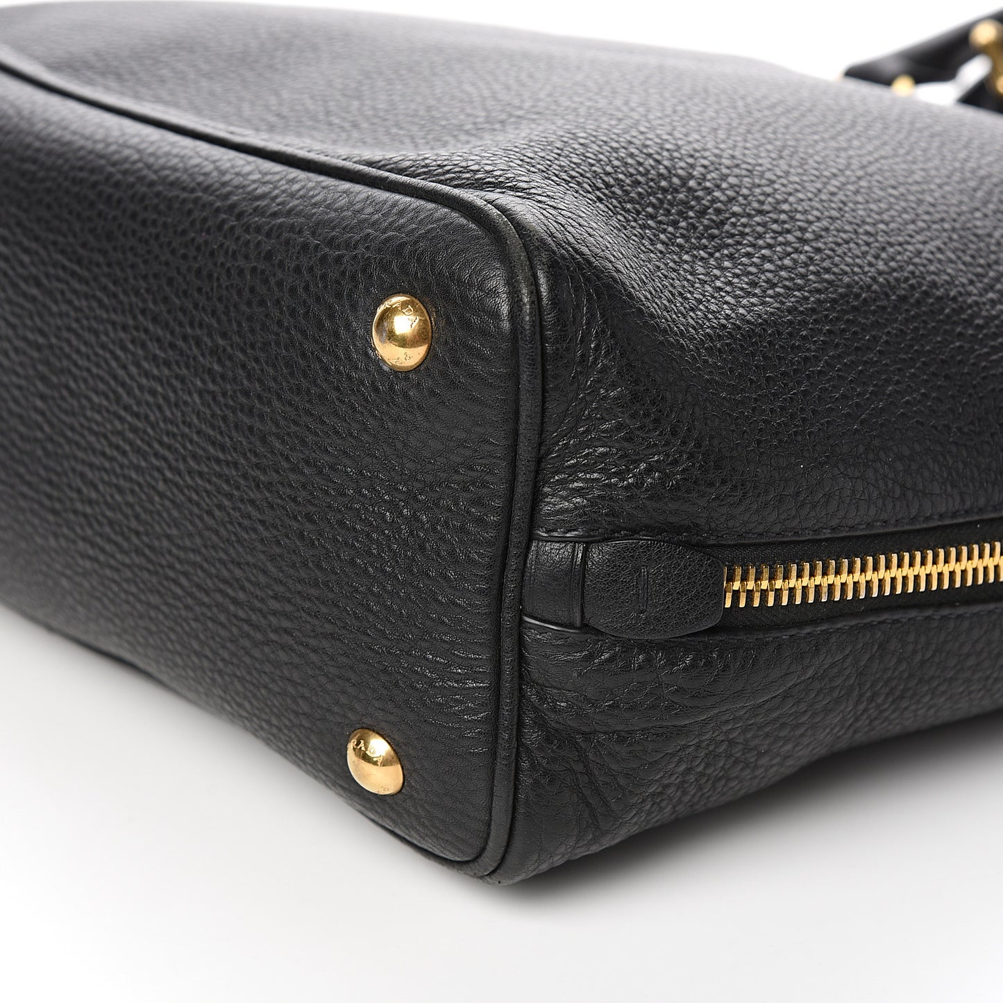Vitello Daino Side Zip Tote Black