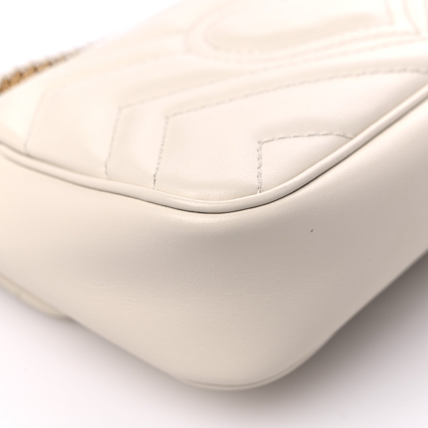 Calfskin Matelasse Super Mini GG Marmont Shoulder Bag White