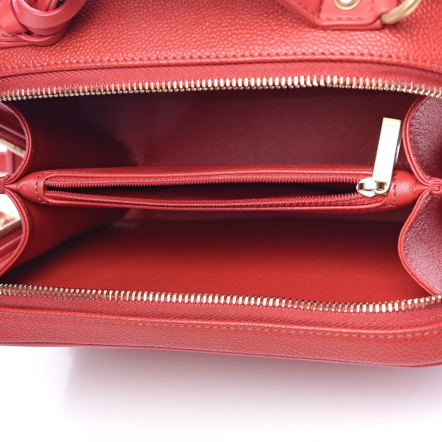 Caviar Quilted Medium CC Filigree Vanity Case Red