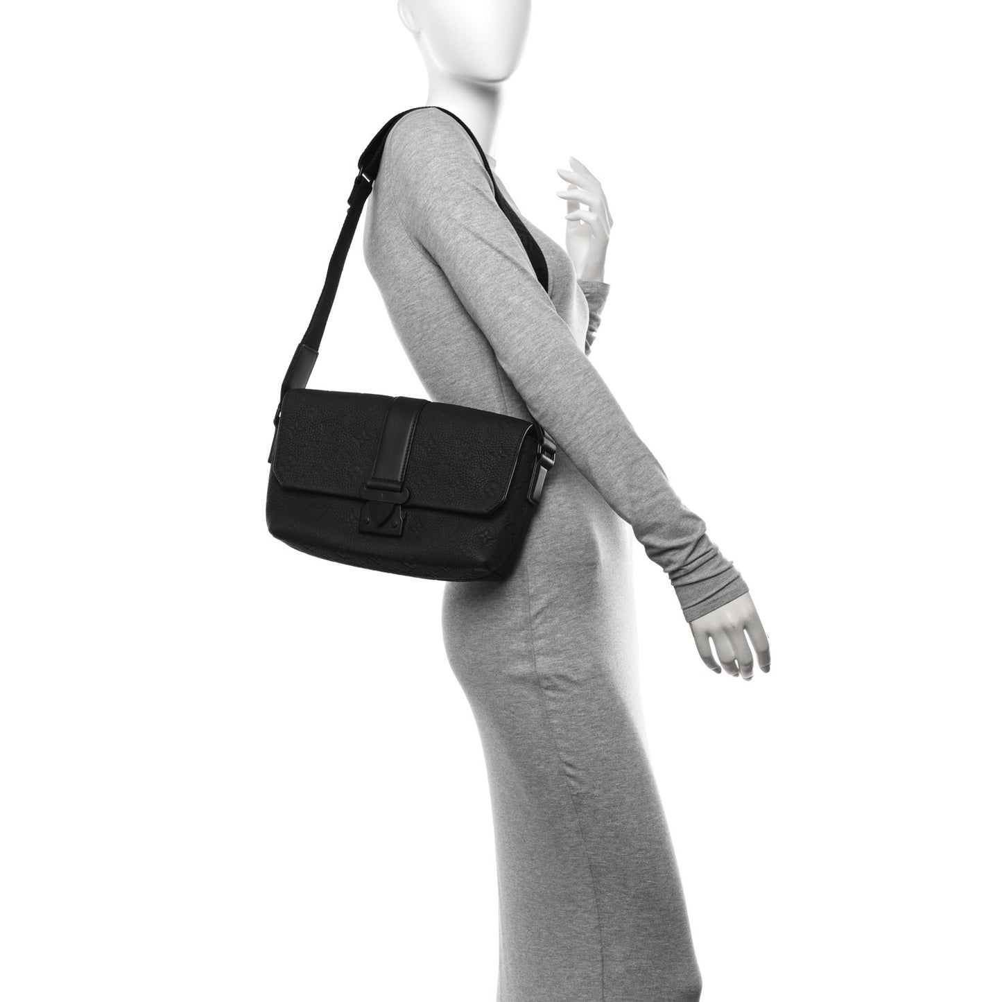 Taurillon Monogram S-Cape Messenger Black