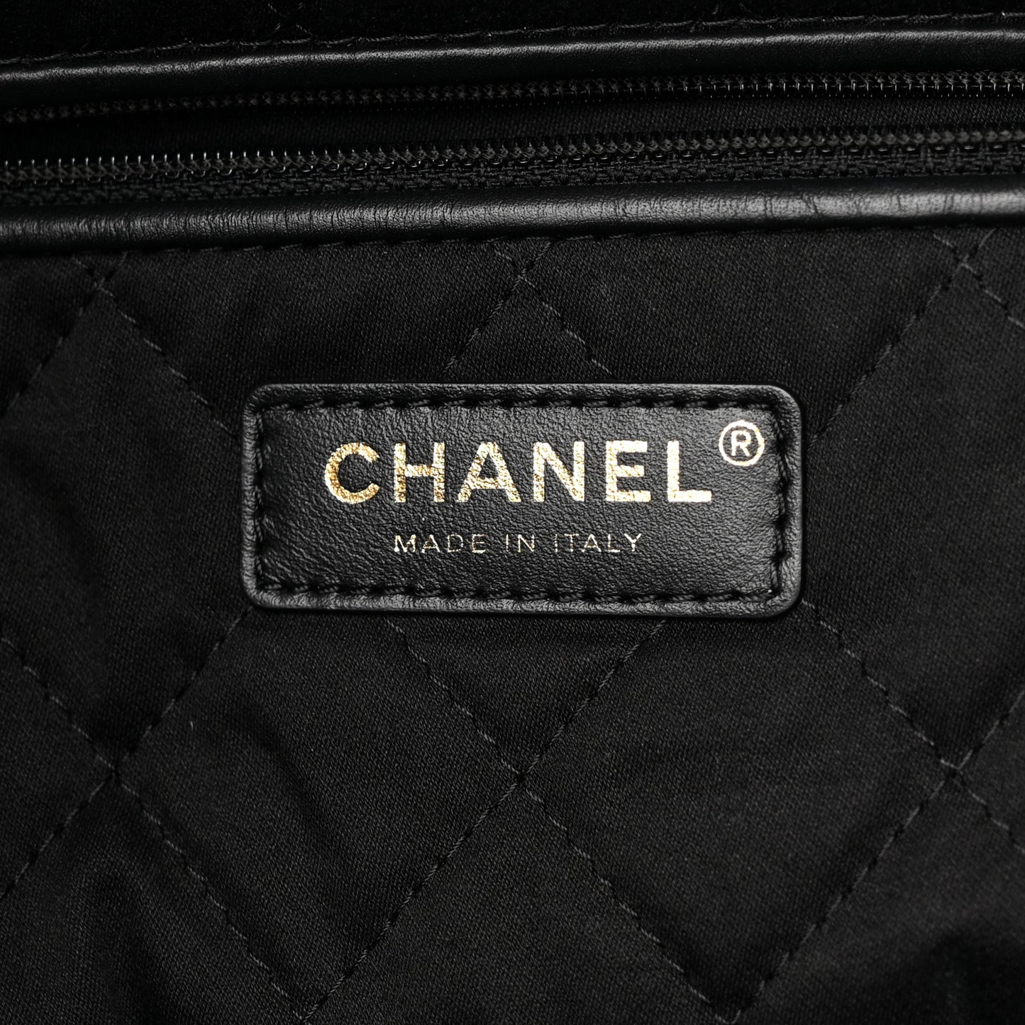 Shiny Calfskin Quilted Chanel 22 Black