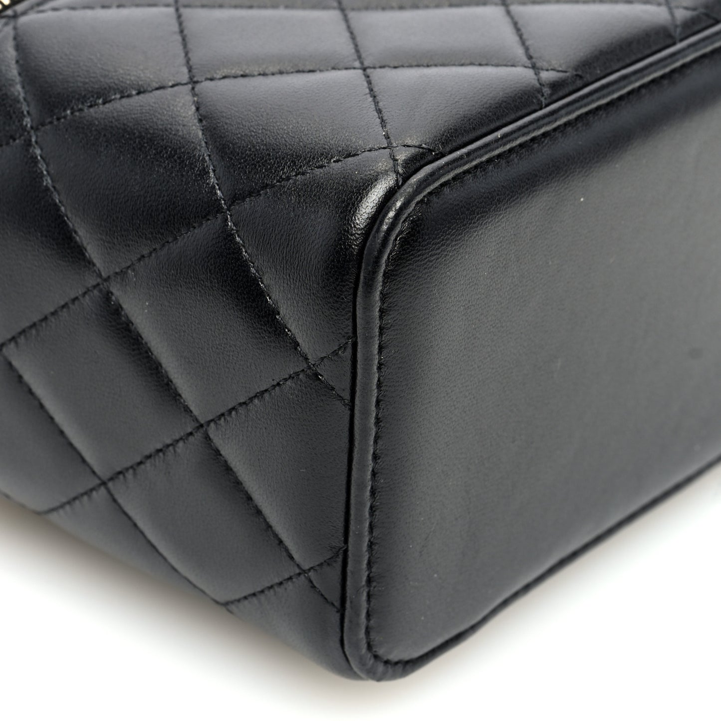 Lambskin Quilted Small Top Handle Vanity Case With Chain Black