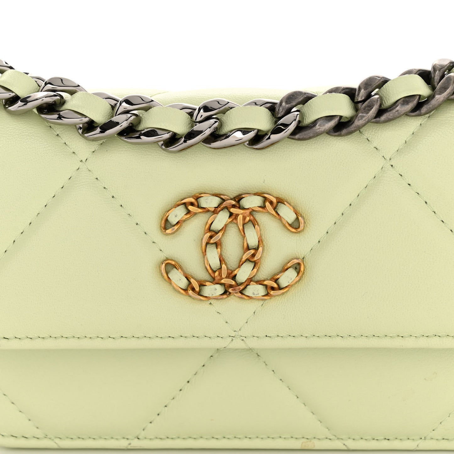 Lambskin Quilted 19 Clutch With Chain Light Green