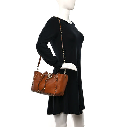 Valentino Garavani Grained Calfskin Small Rockstud Tote Light Cuir 3 of 9