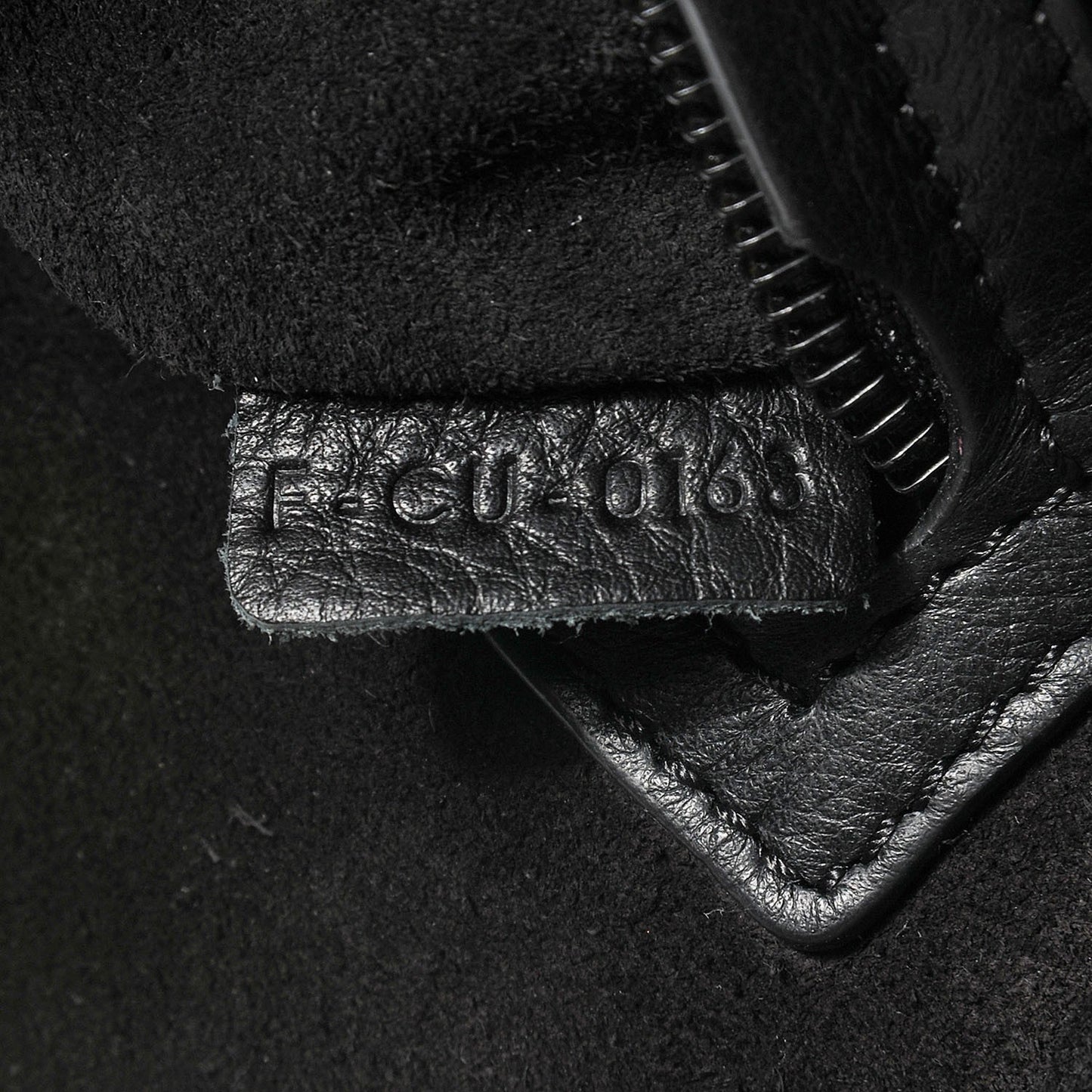 Supple Calfskin Medium Phantom Luggage Black