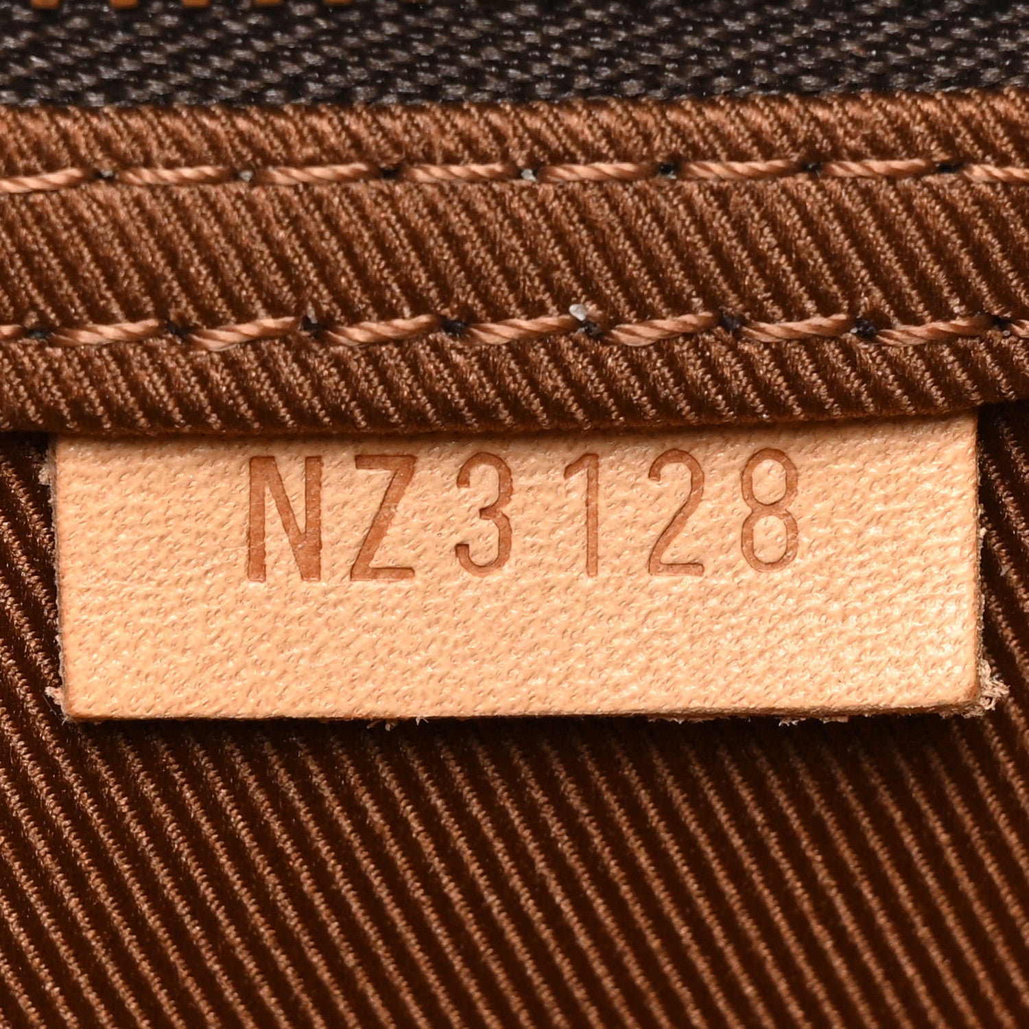 Louis Vuitton Monogram Packing Cube MM 7 of 9
