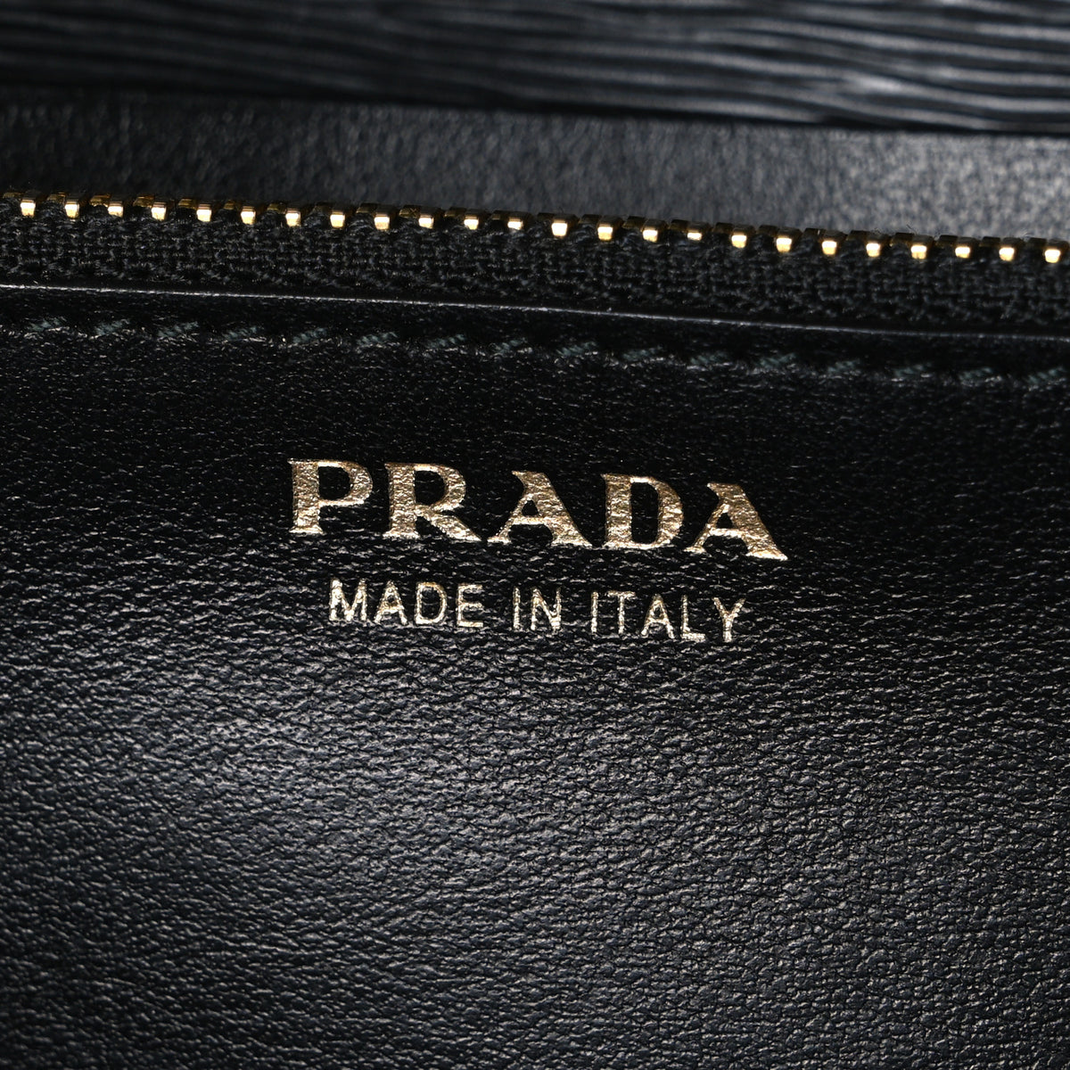 Saffiano Metal Oro Chain Wallet Black