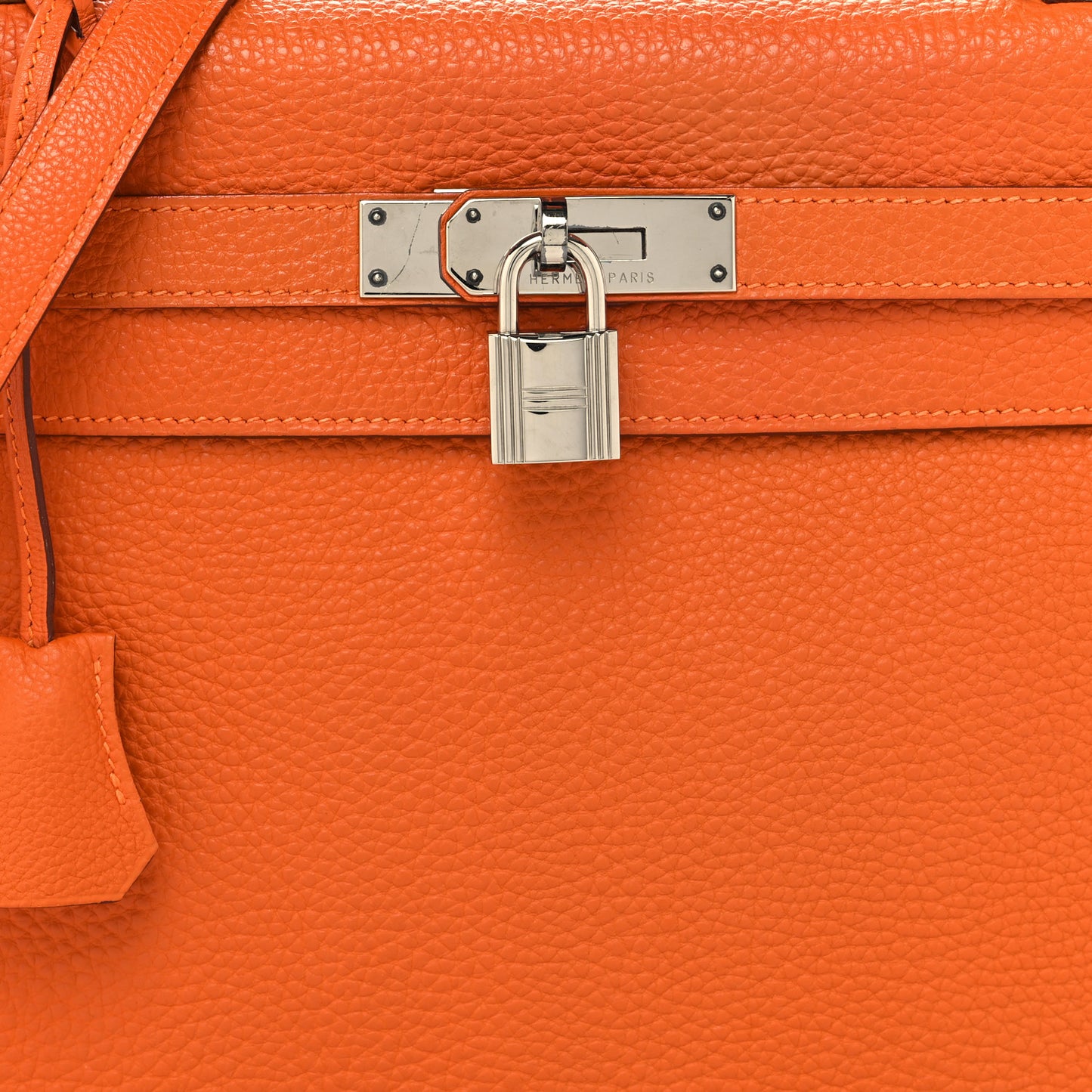 Togo Kelly Retourne 32 Orange