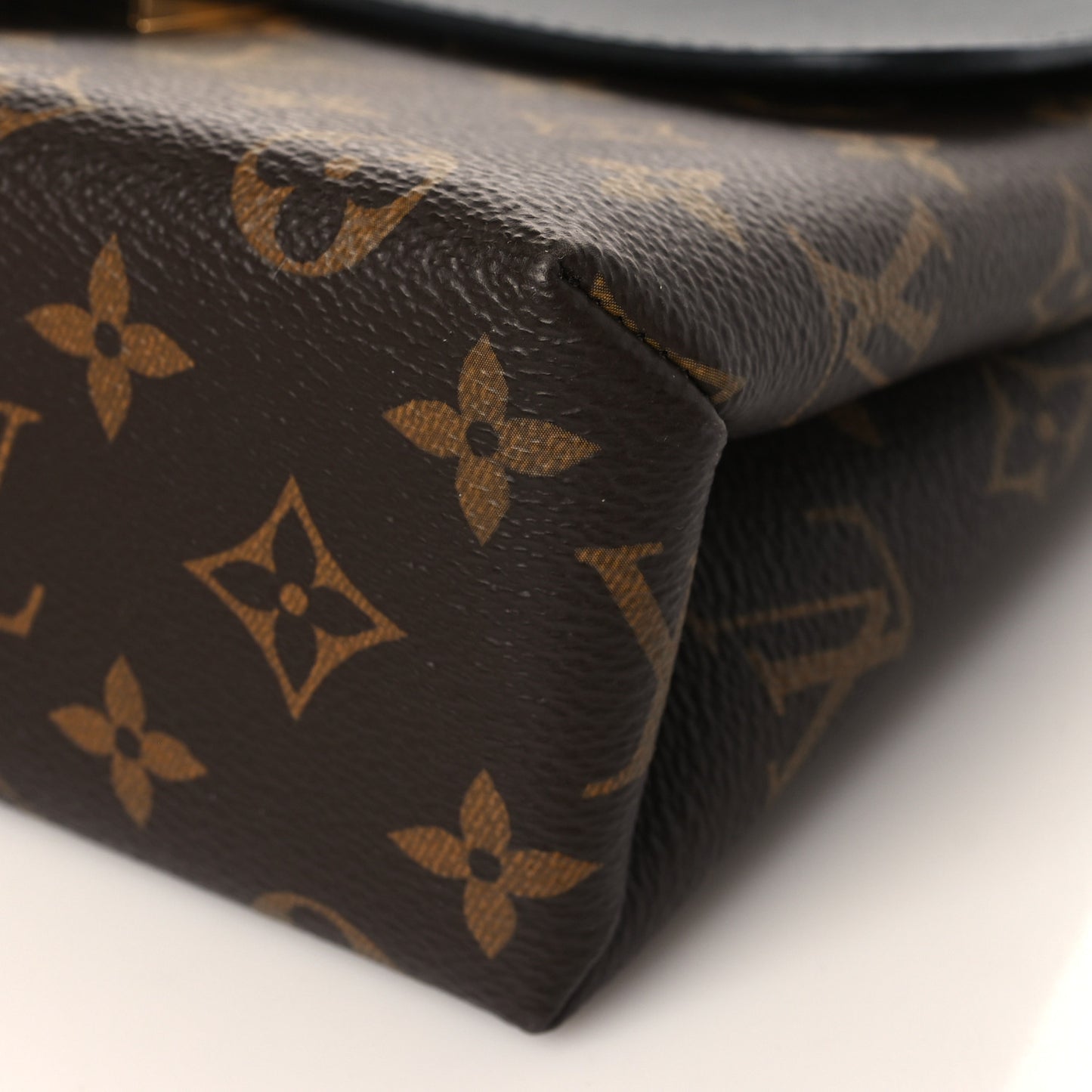 Monogram Locky BB Black