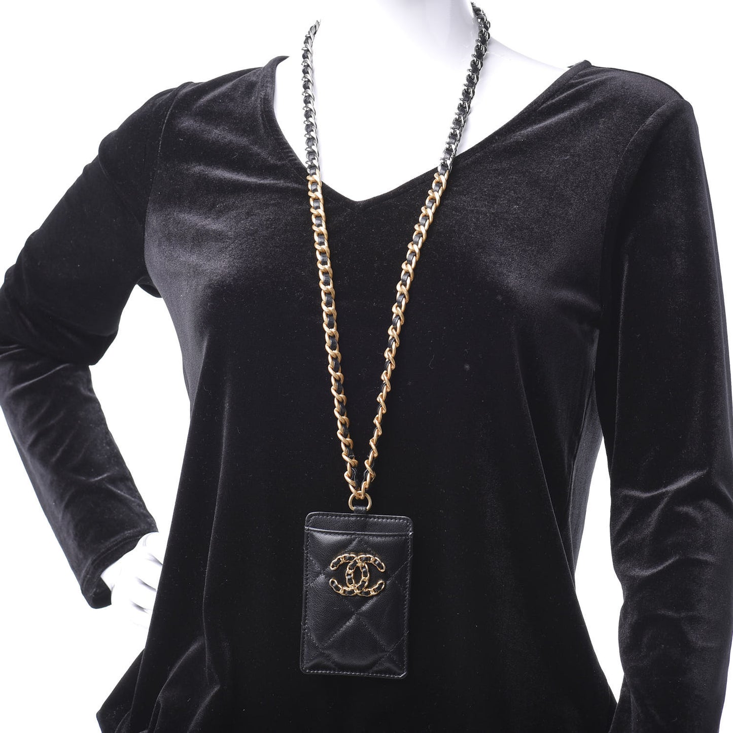 Goatskin Quilted 19 Card Holder On Chain Black