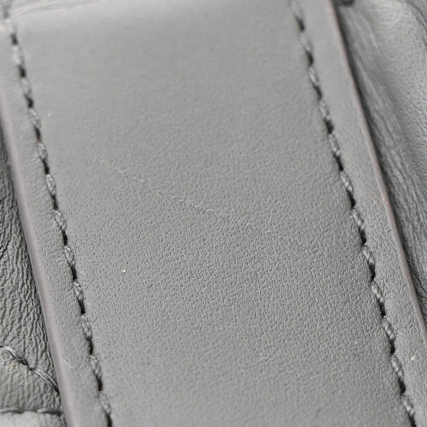 Calfskin Macrocannage Medium Toujours Grey