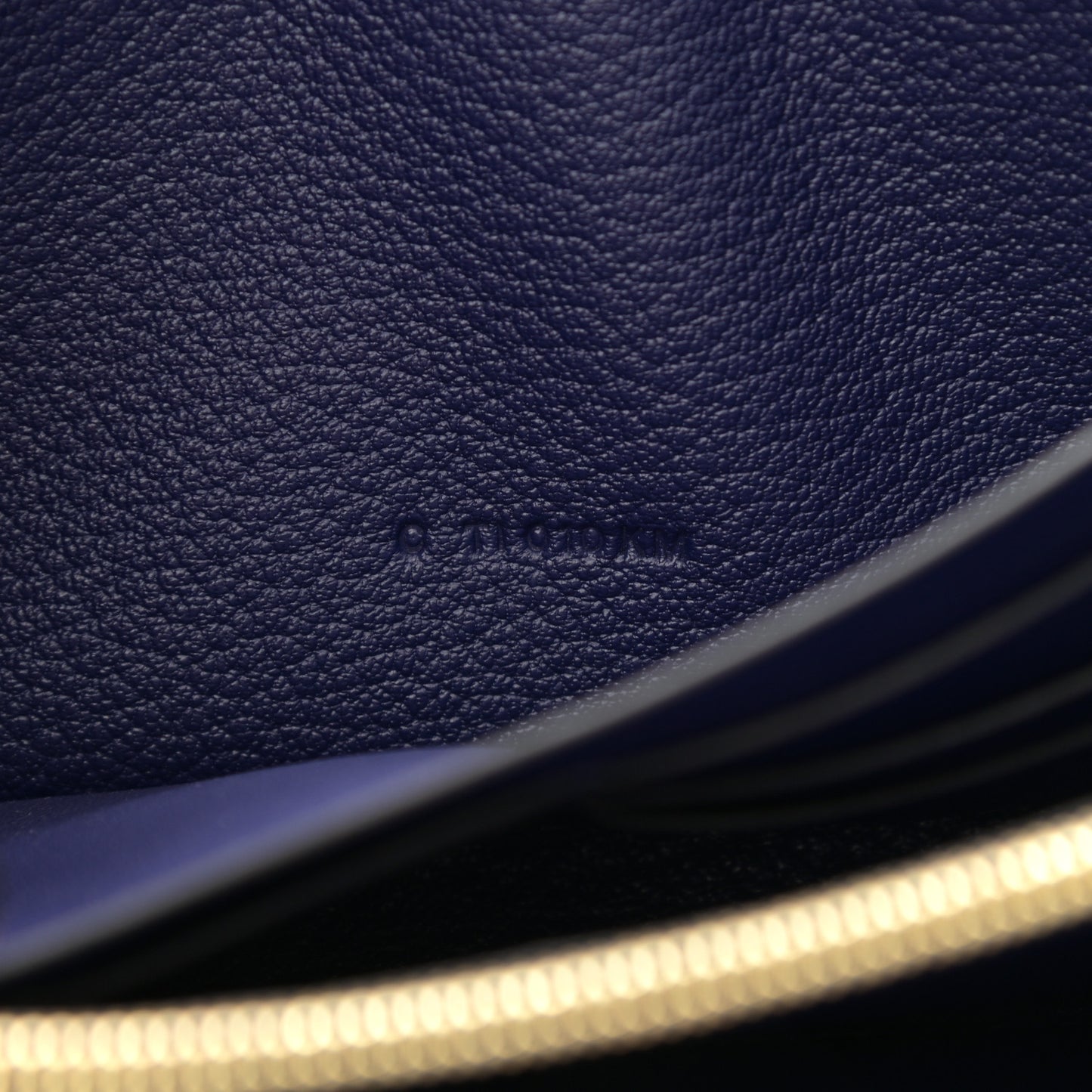 Chevre Mysore Kelly Longue Wallet Bleu Ecre