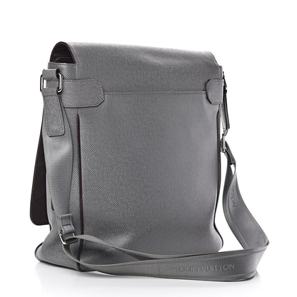 Louis Vuitton Taiga Milo Messenger Glacier 3 of 13