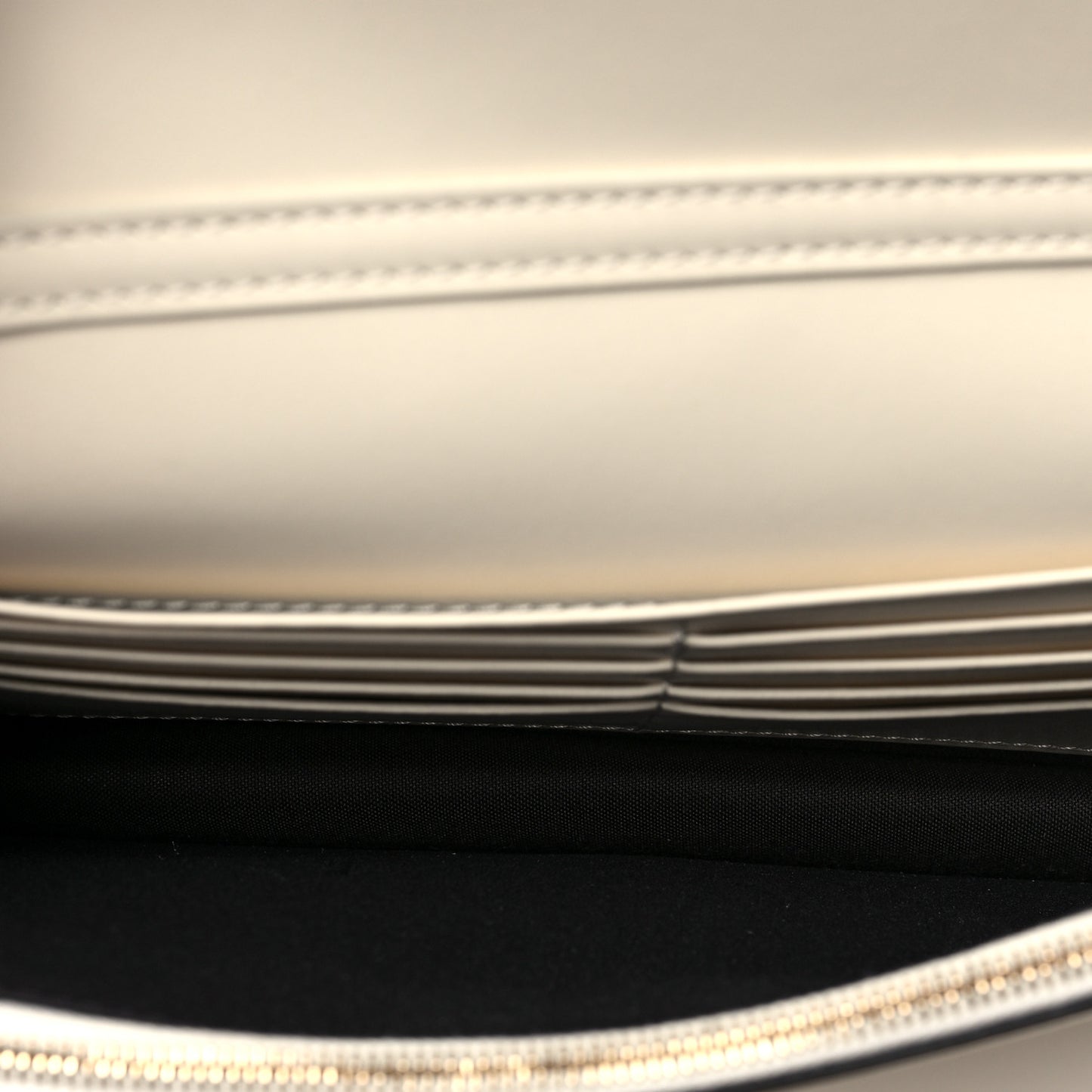 Vitello King Tamponato Logo Embossed Medium Wallet On Chain White Ice