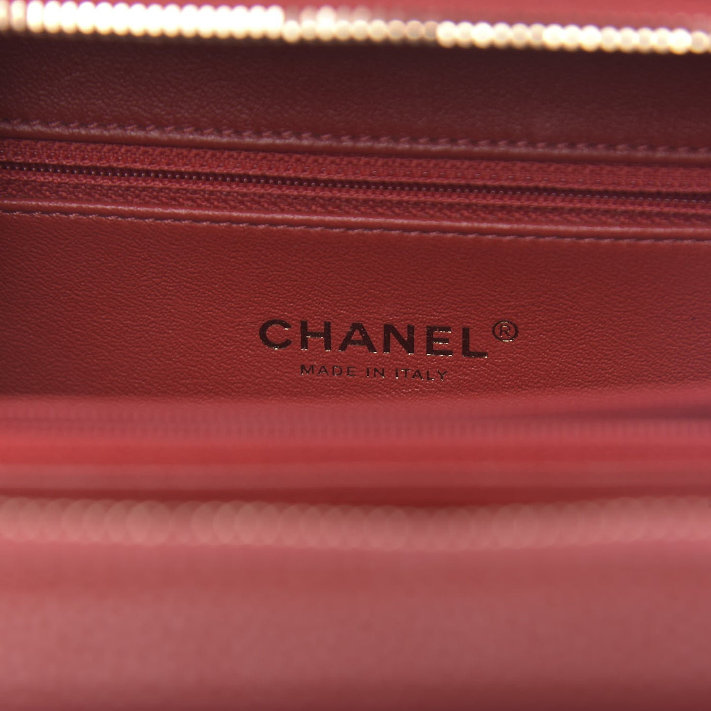 Caviar Quilted Medium CC Filigree Vanity Case Red