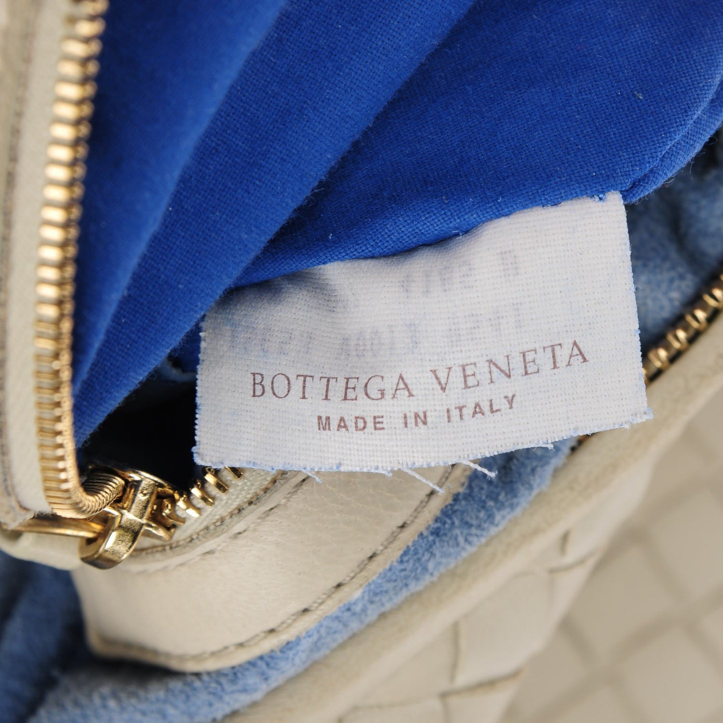 Nappa Intrecciato Medium Veneta Hobo Cream