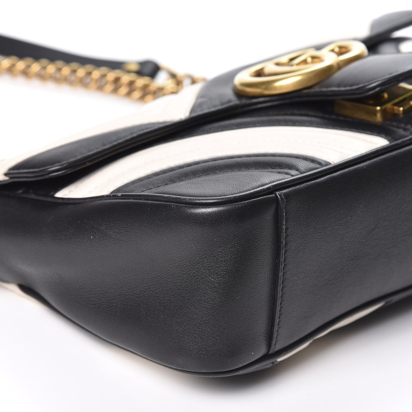 Calfskin Matelasse Small GG Marmont Shoulder Bag Black White