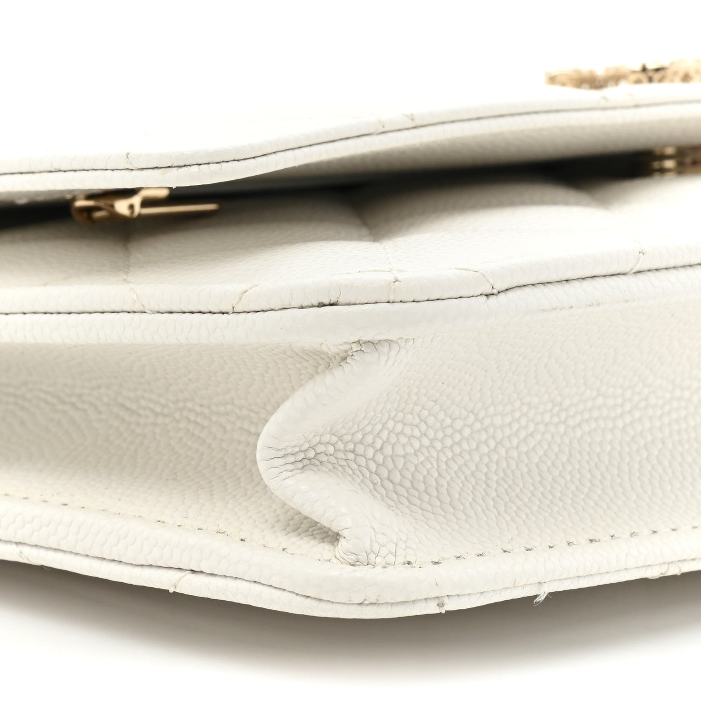 Shiny Caviar Quilted Strass Wallet On Chain WOC White