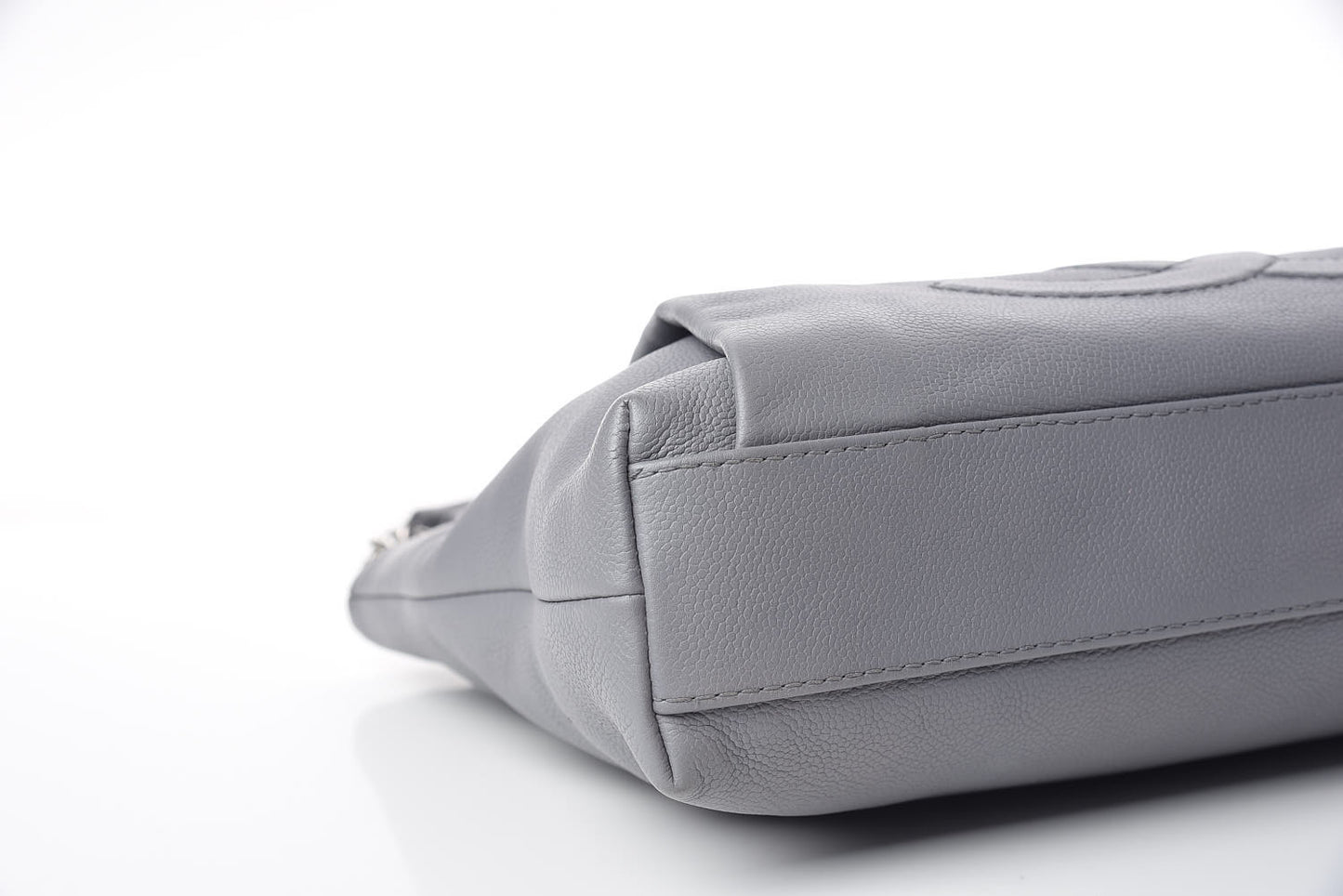 Caviar Large CC Tuck Tote Grey