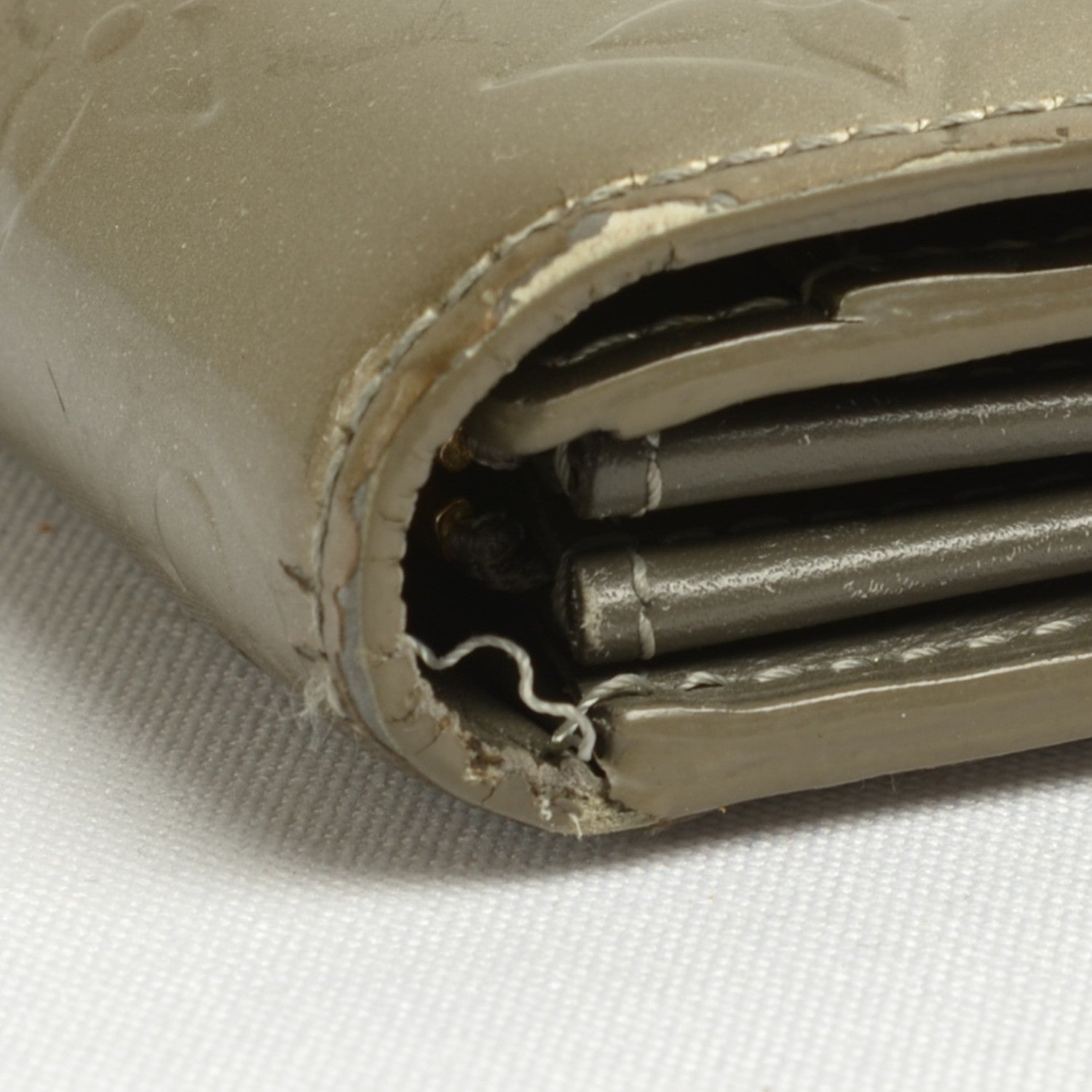 Louis Vuitton Vernis Sarah Wallet Gris Art Deco 2 of 17