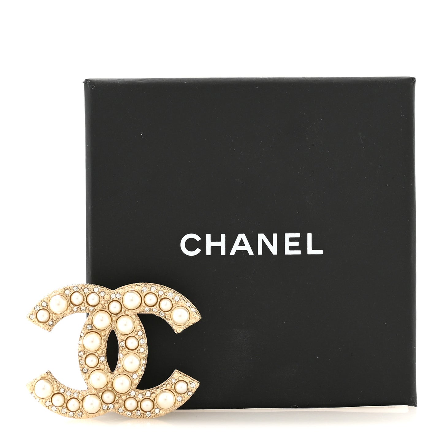 Metal Crystal Graduated Pearl CC Brooch Gold