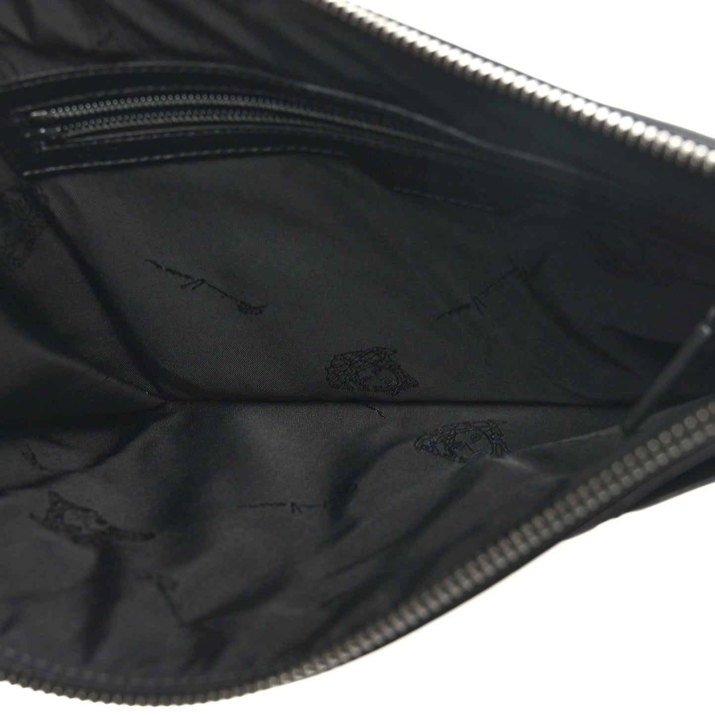Grained Calfskin V Pochette Black