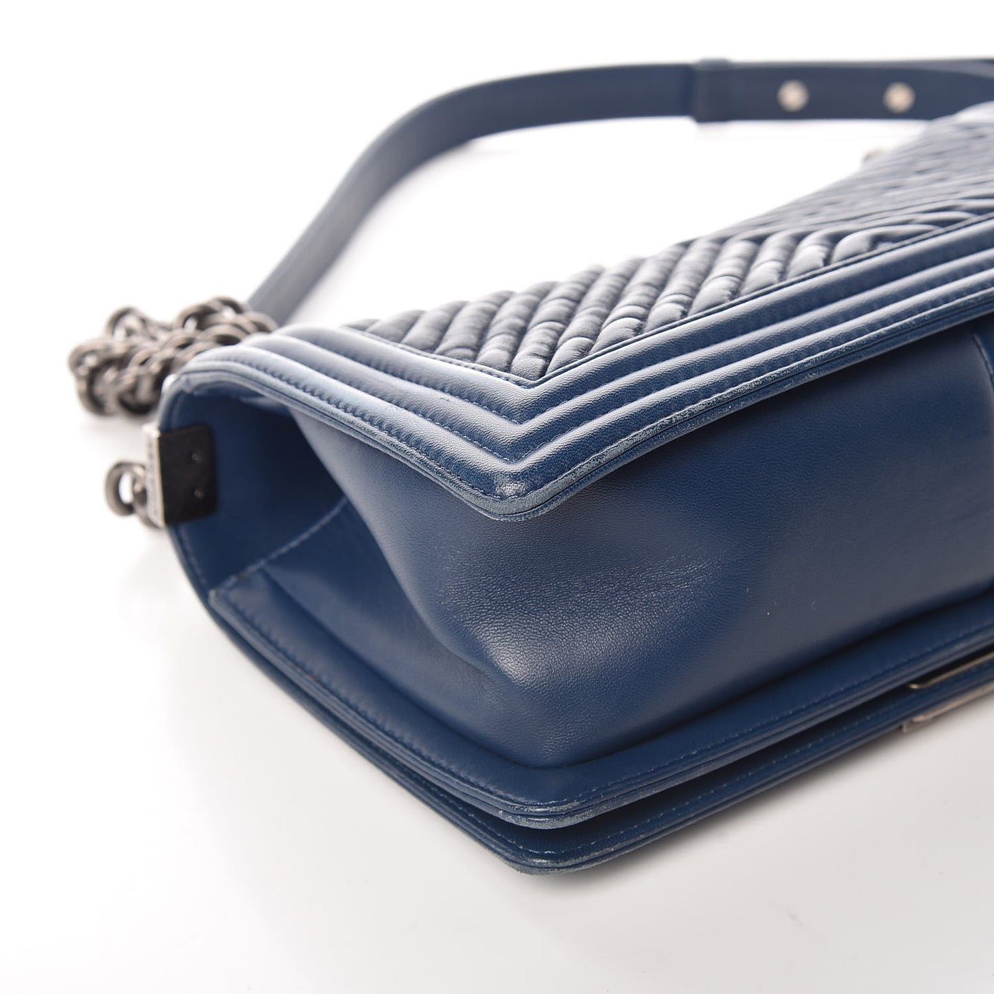 Wrinkled Lambskin Chevron Quilted Medium Boy Flap Navy