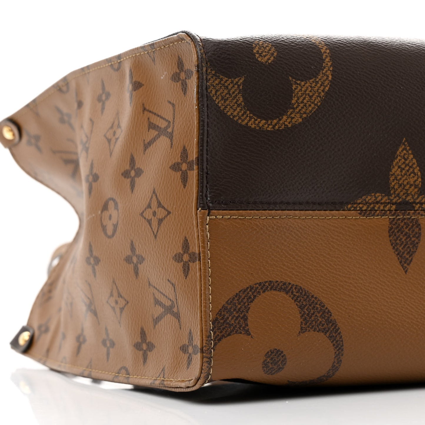 Reverse Monogram Giant Onthego MM