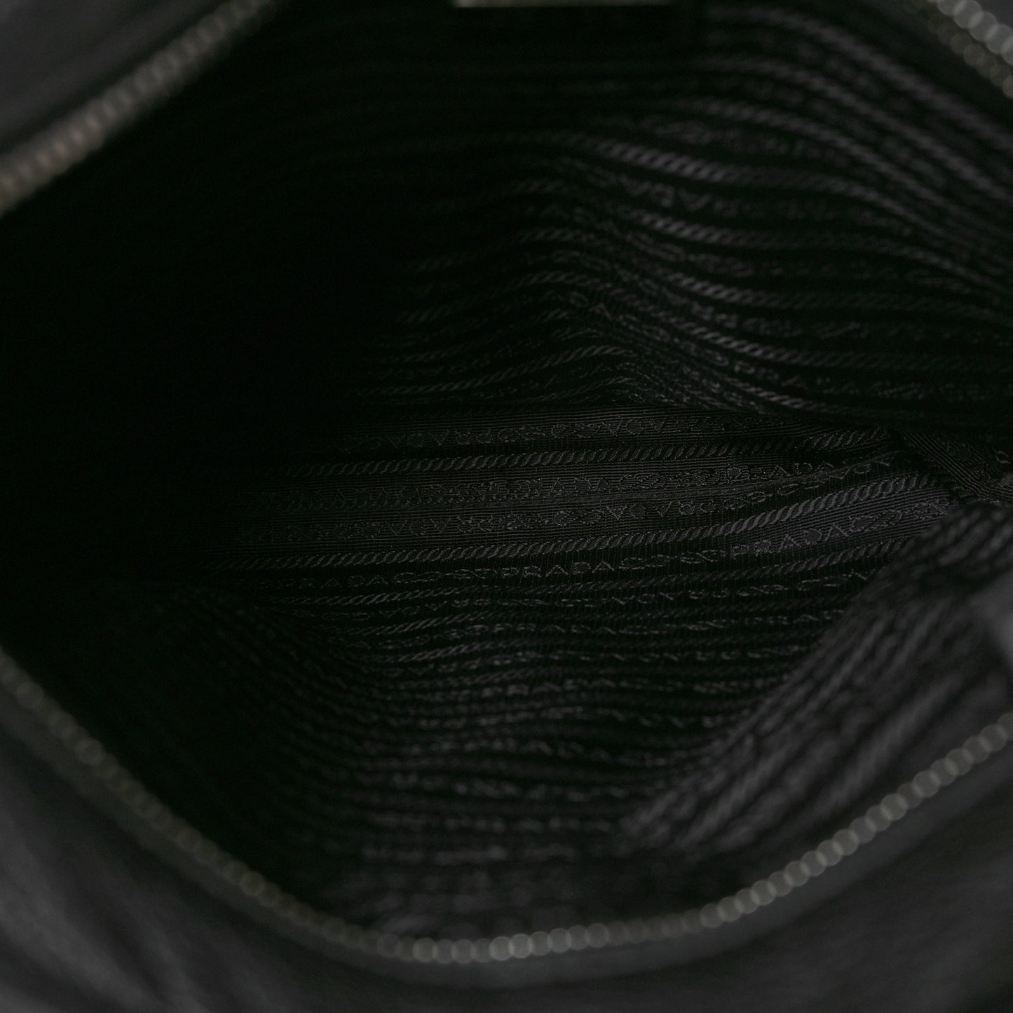 Vitello Daino Flat Messenger Bag Black