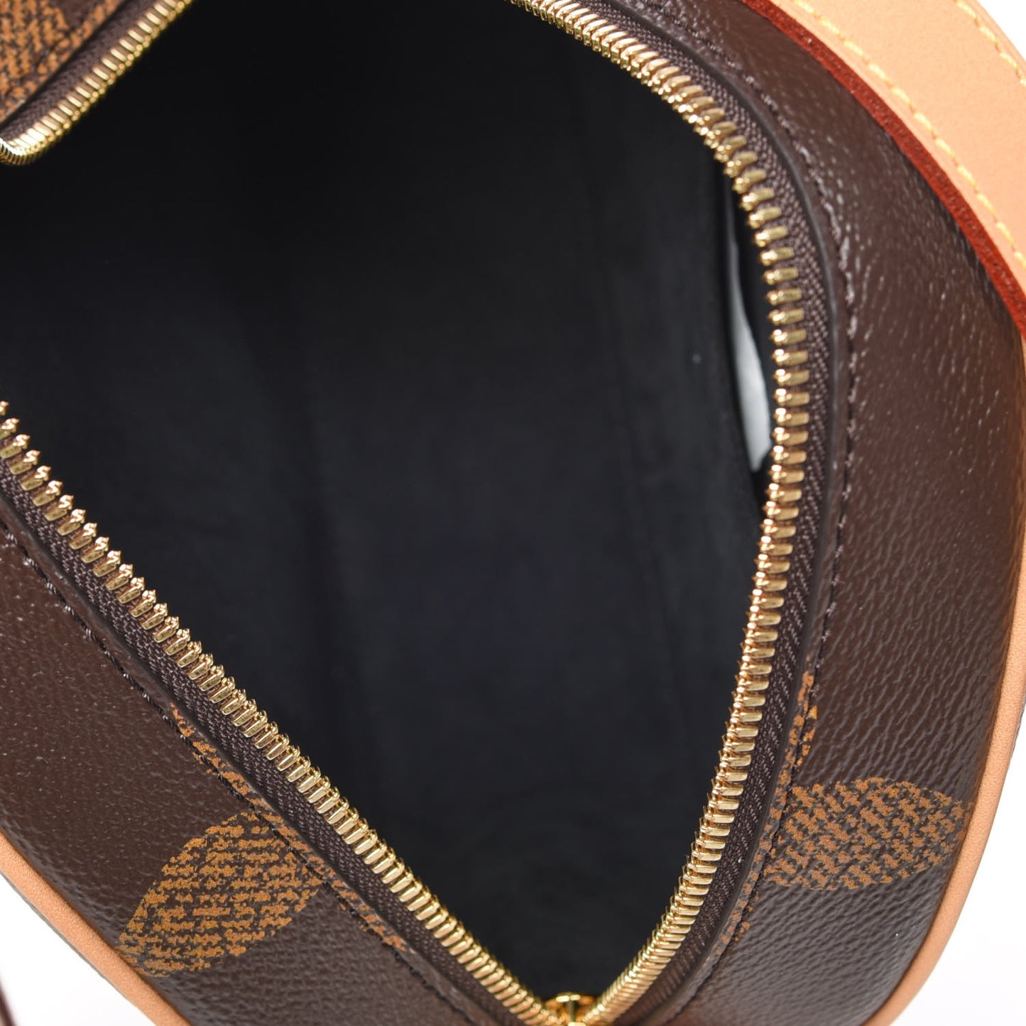 Reverse Monogram Giant Boite Chapeau Souple