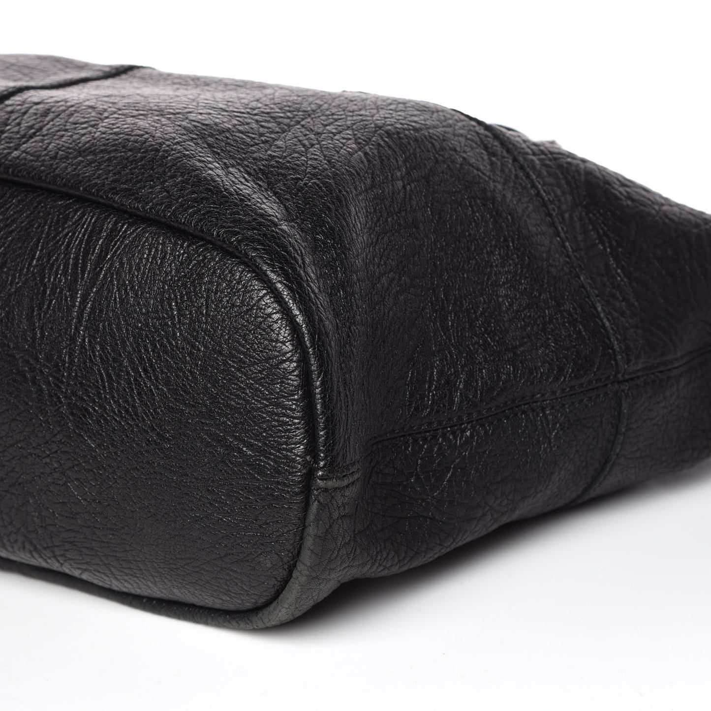Pebbled Sheepskin Medium Nightingale Black
