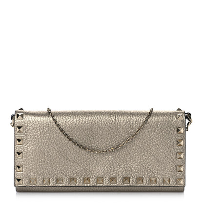 Valentino Garavani Metallic Pebbled Calfskin Rockstud Flap Wallet On chain Platino 1 of 10