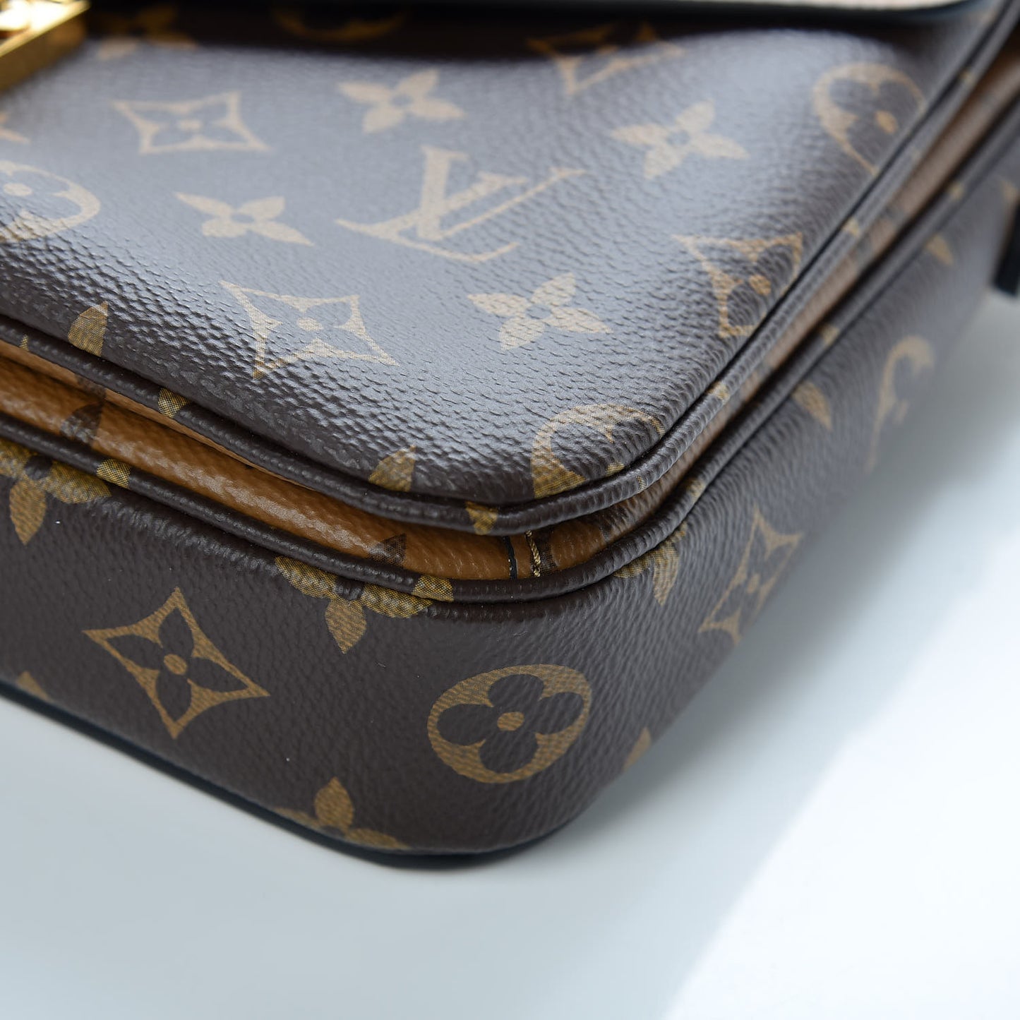 Reverse Monogram Pochette Metis
