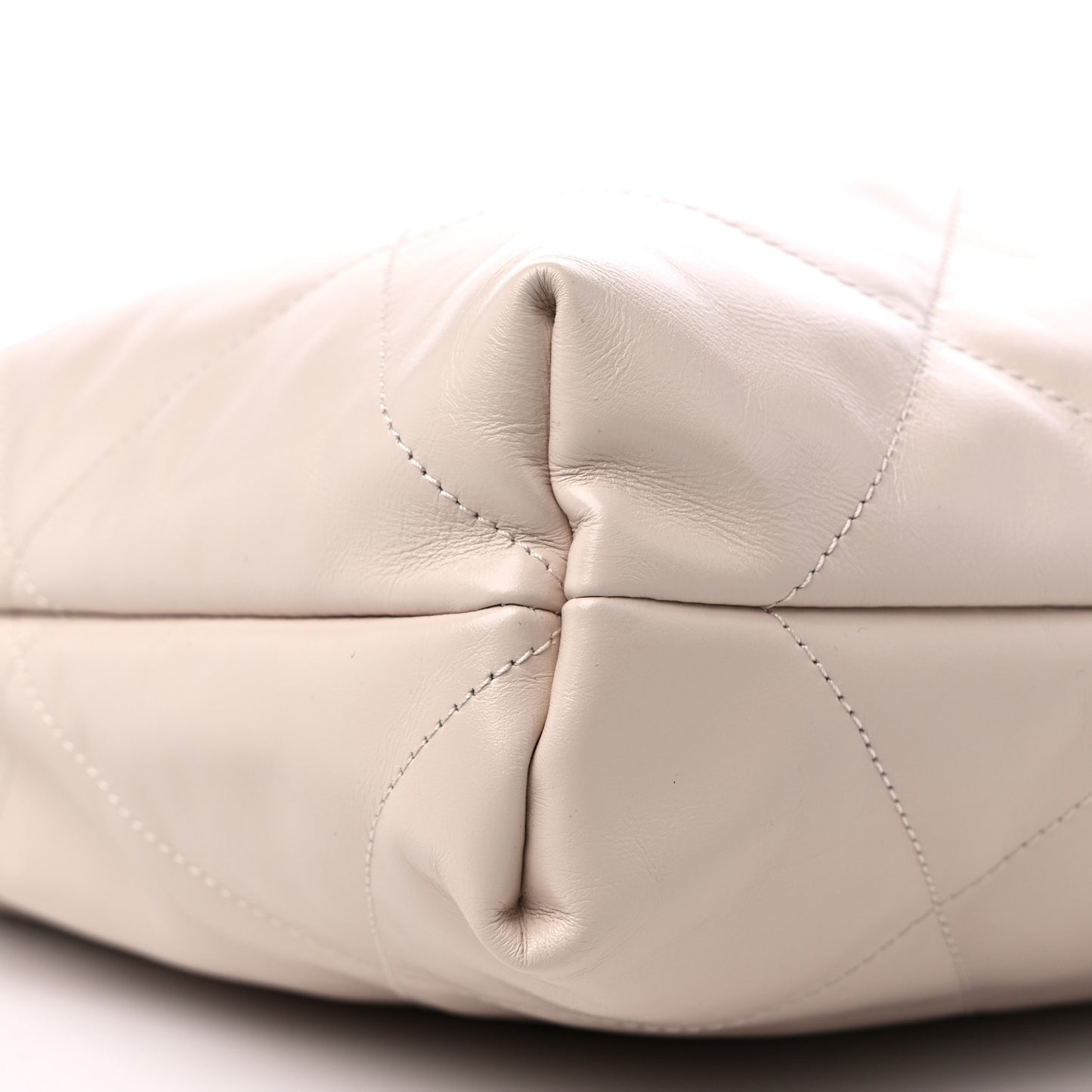 Shiny Calfskin Quilted Chanel 22 Ecru