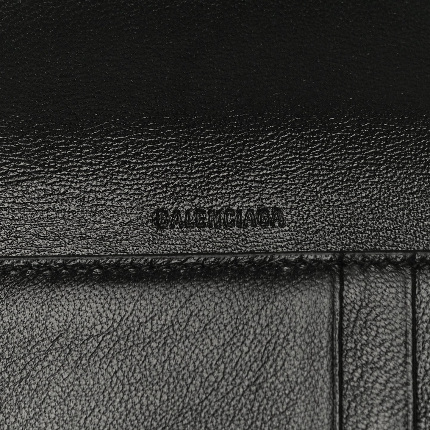 Grained Calfskin Logo Cash Chain Wallet Black White
