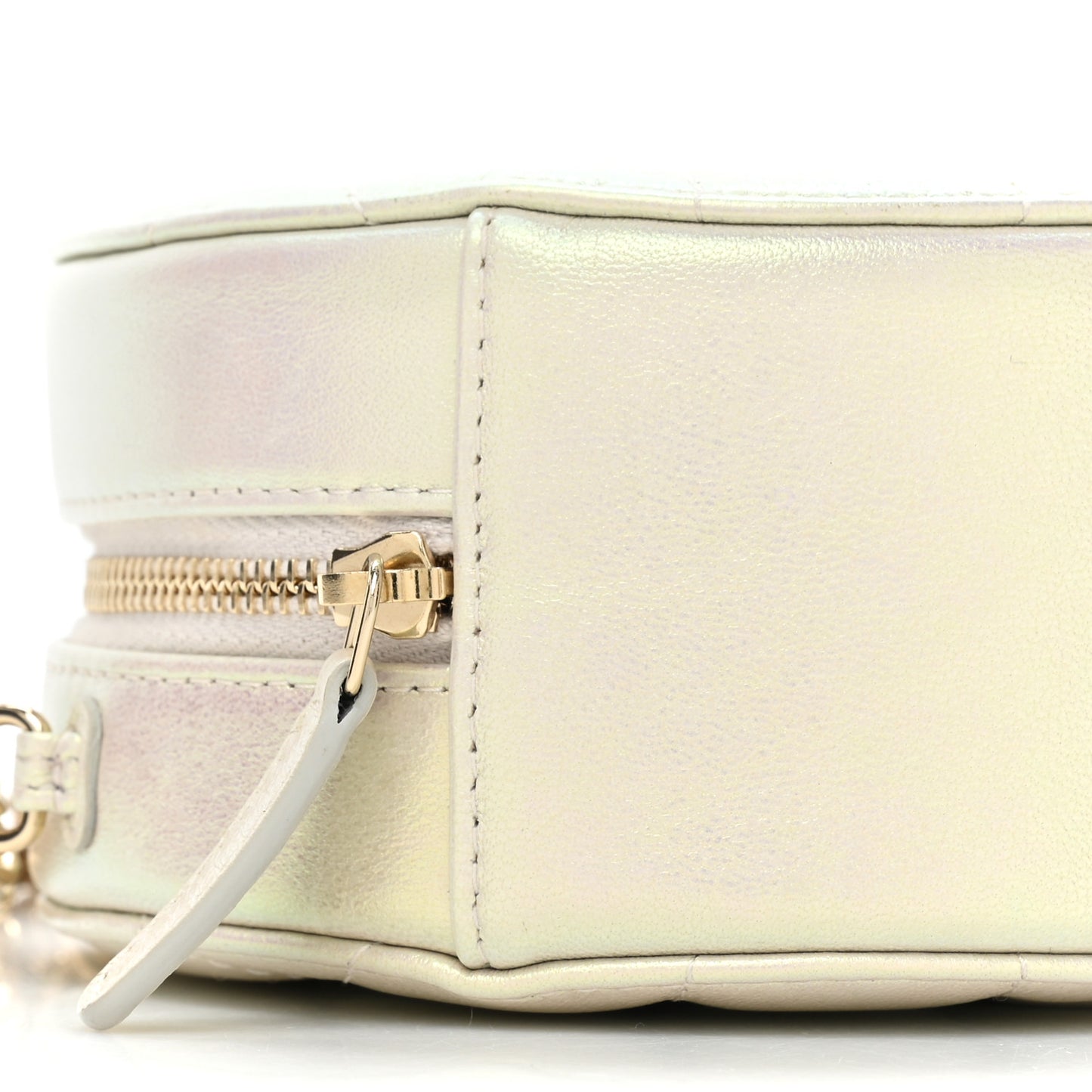 Iridescent Lambskin Quilted Round Clutch With Chain Ivory