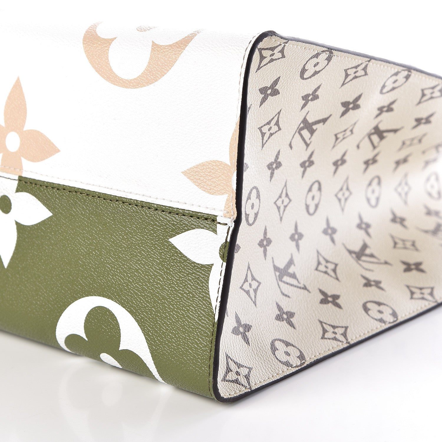 Louis Vuitton Monogram Giant Onthego GM Kaki Beige 11 of 11