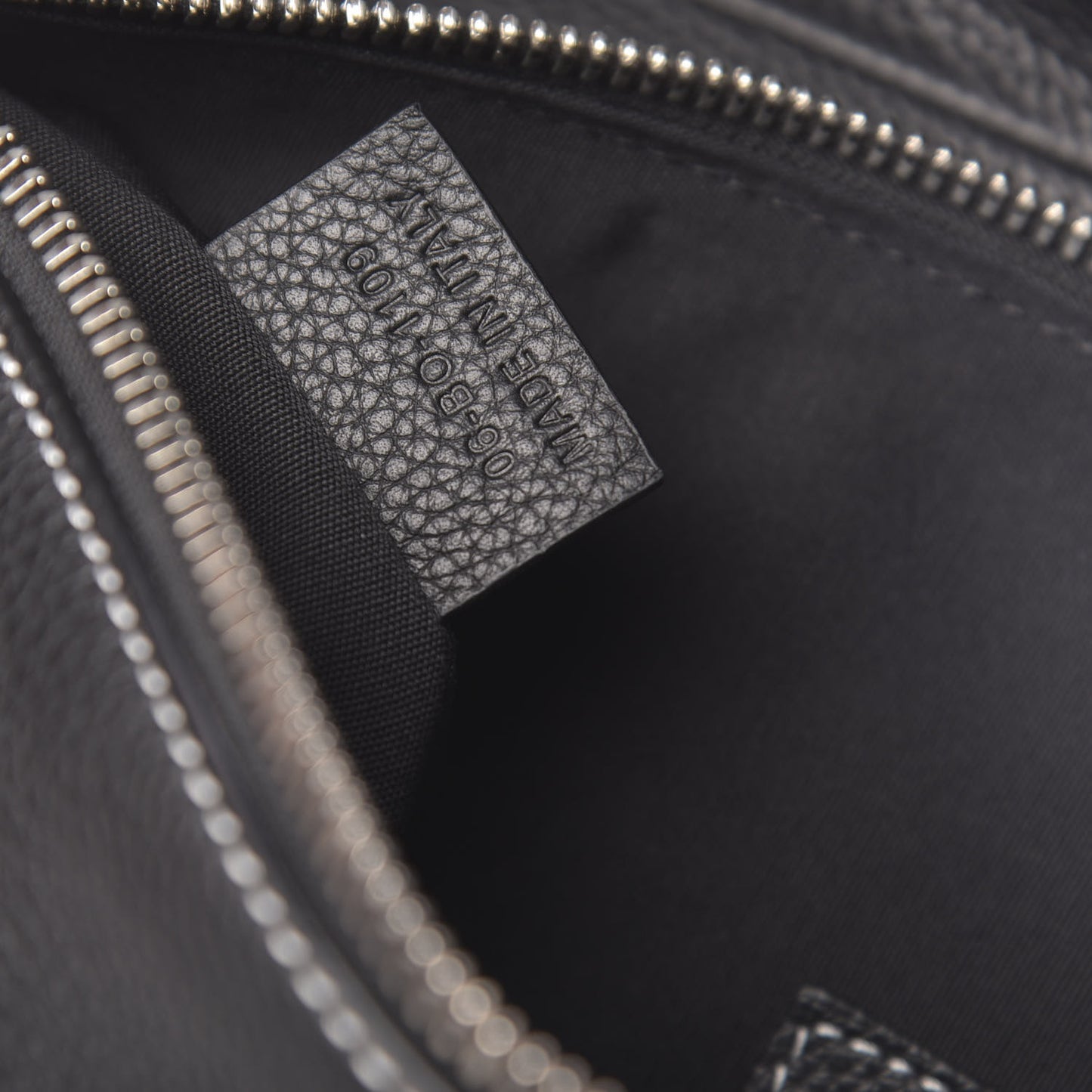 Grained Calfskin Logo Saddle Messenger Bag Black