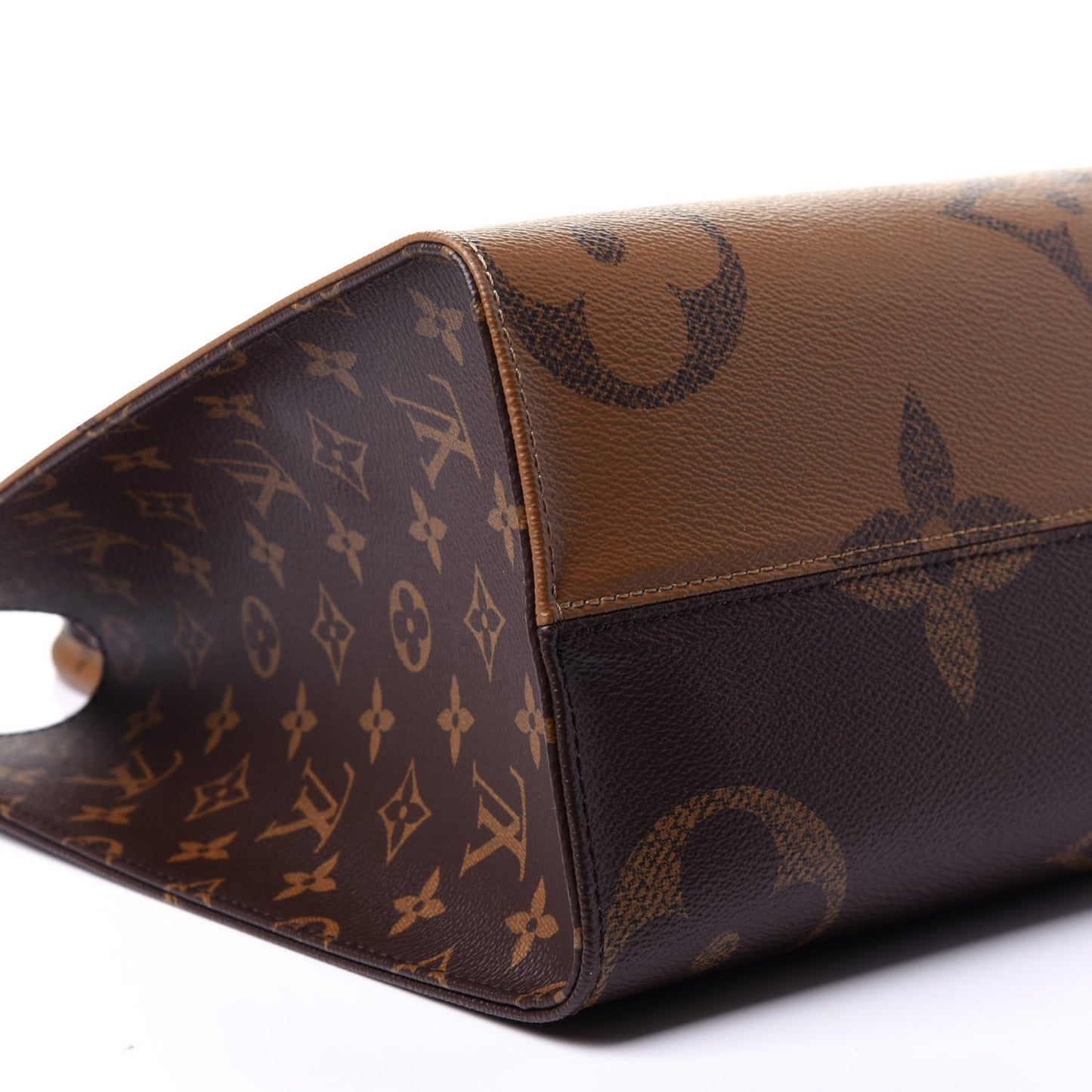 Reverse Monogram Giant Onthego MM