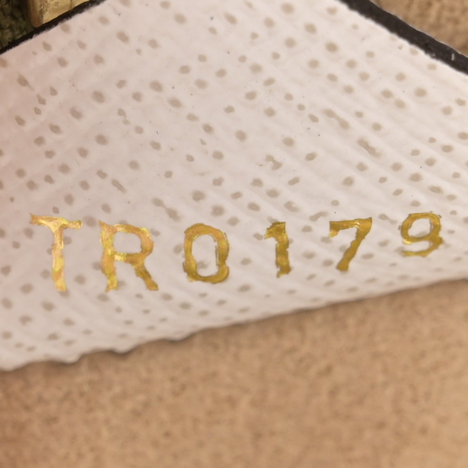 Louis Vuitton Monogram Giant Beach Pouch Kaki 7 of 10