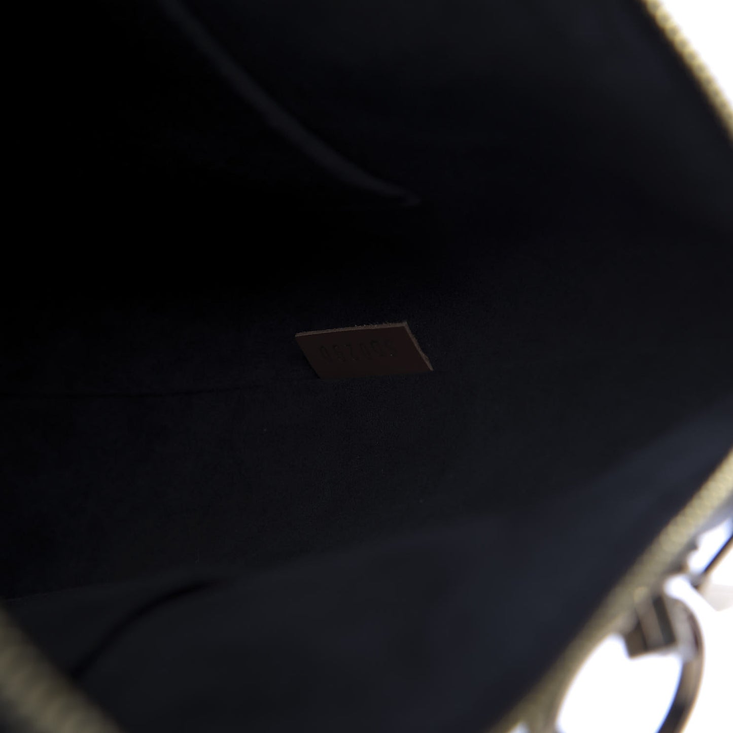 Monogram V Tote MM Black