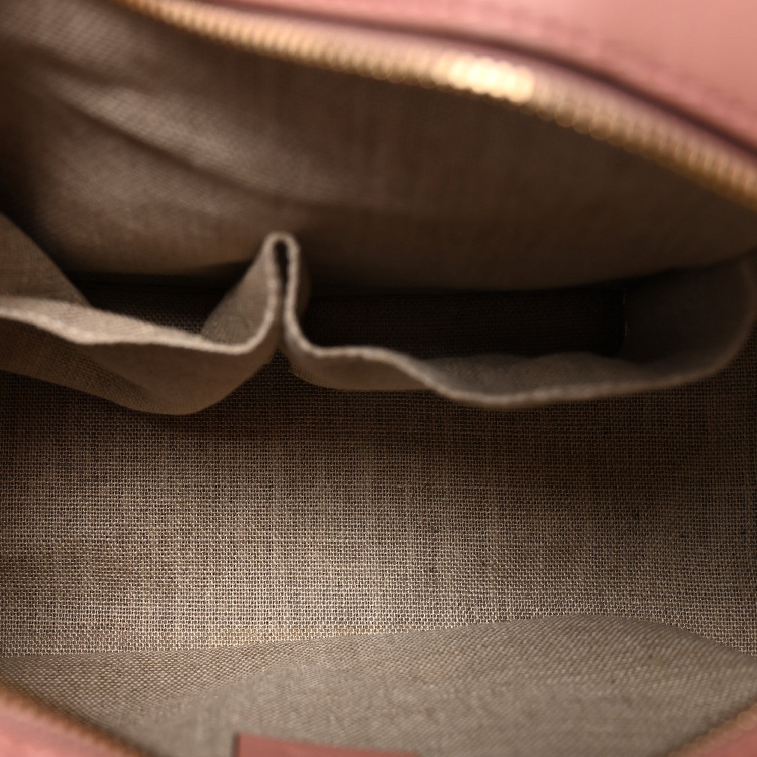 Gucci Soft Microguccissima Medium Crossbody Bag Soft Pink 5 of 10
