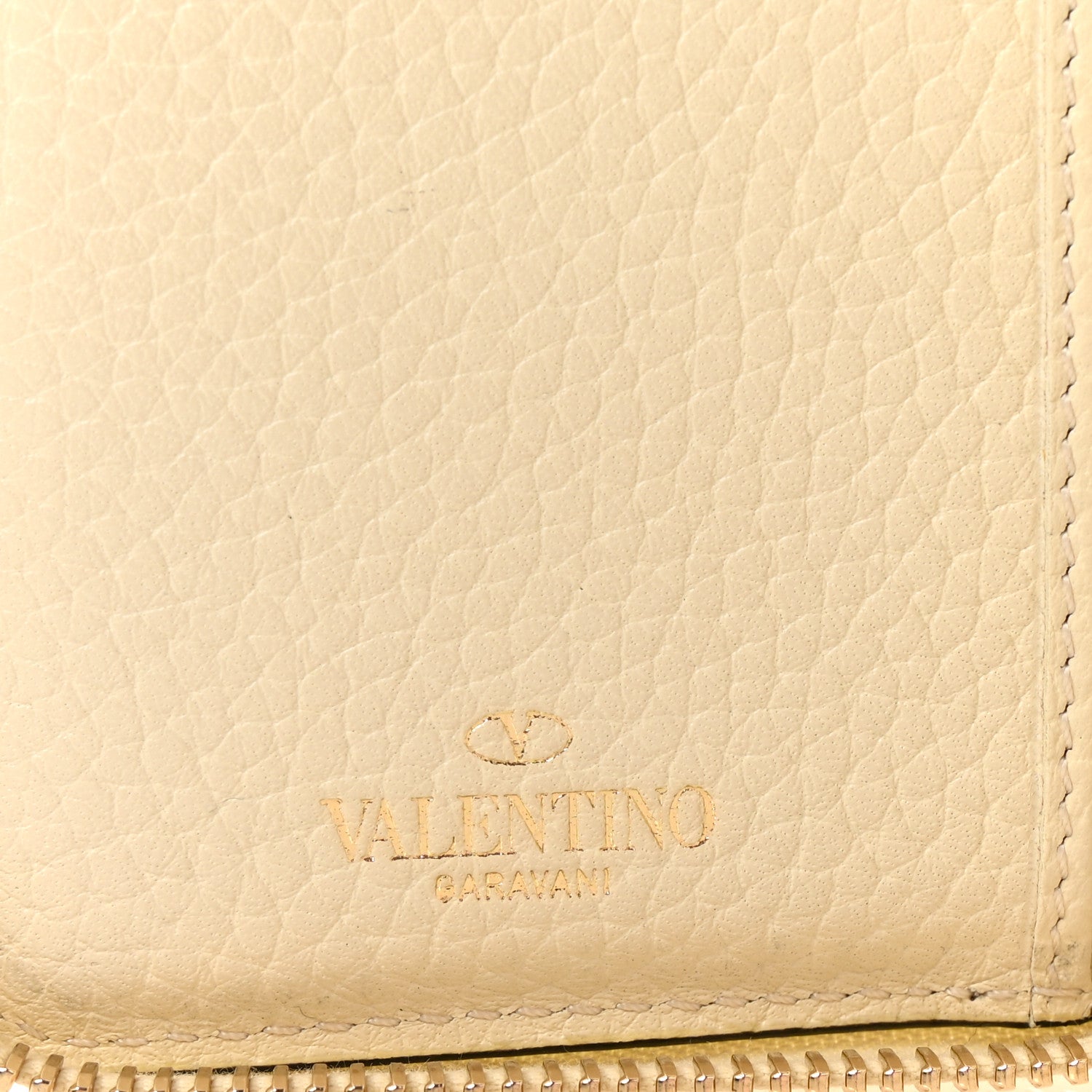 Valentino Garavani Pebbled Calfskin Rockstud Compact Zip Around Wallet Light Ivory 6 of 7