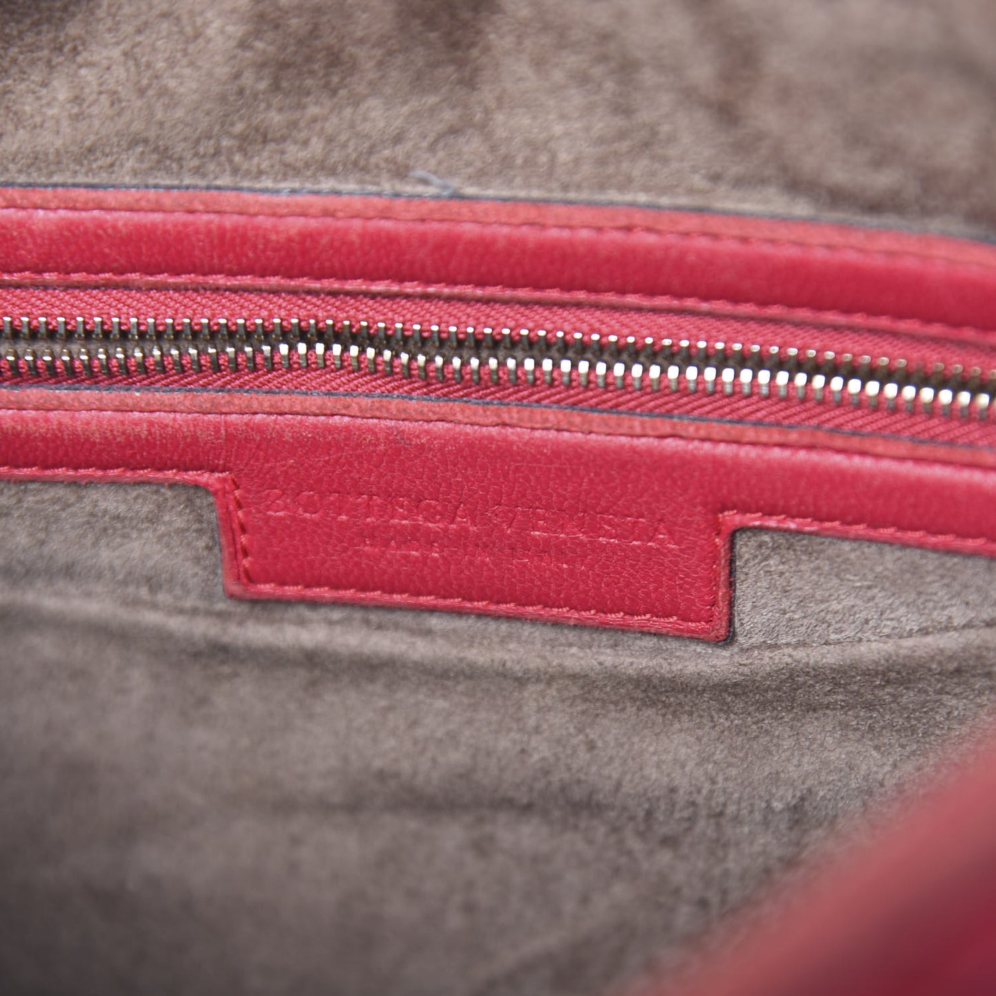 Nappa Intrecciato Medium Veneta Hobo Fuchsia
