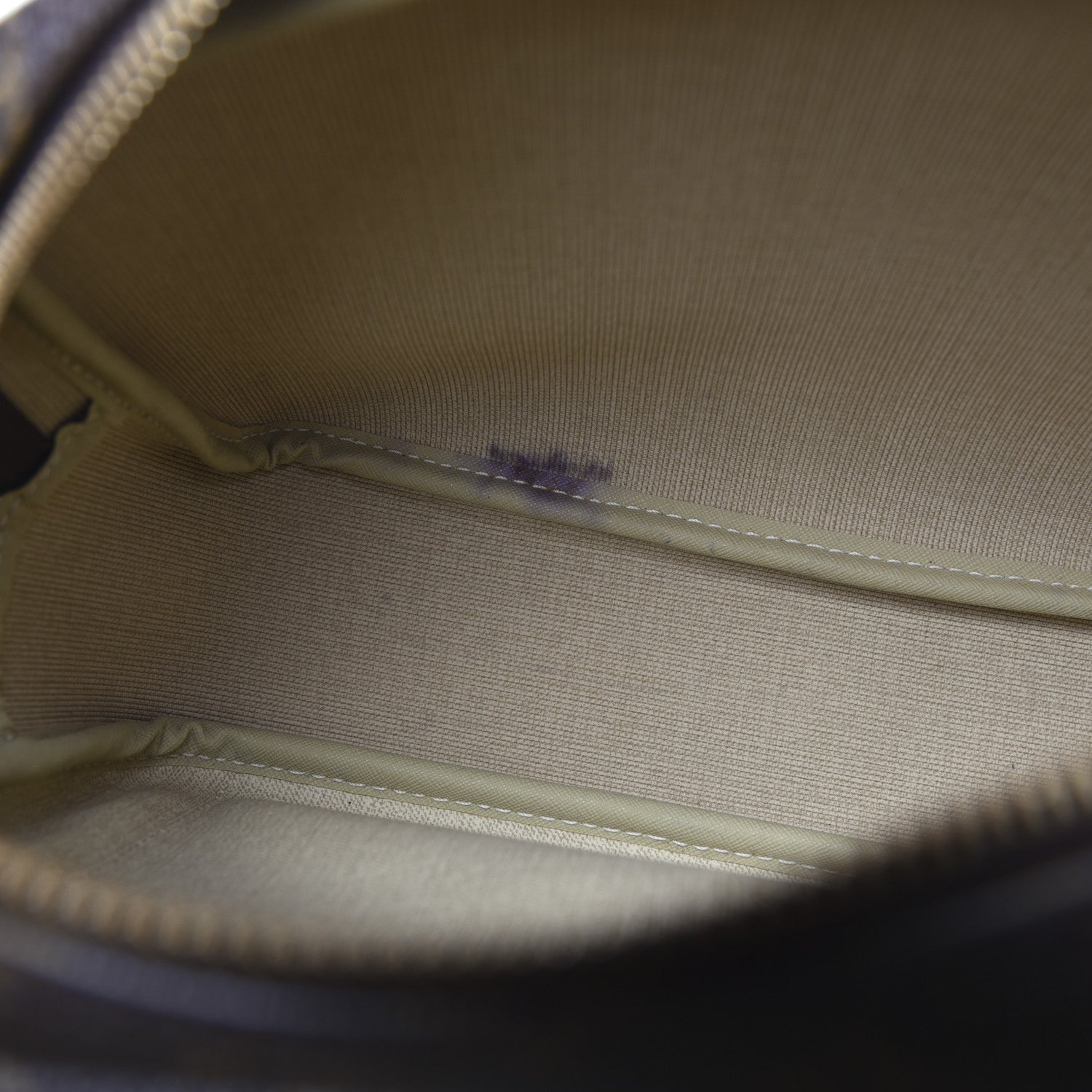 Louis Vuitton Monogram Reporter PM 16 of 17