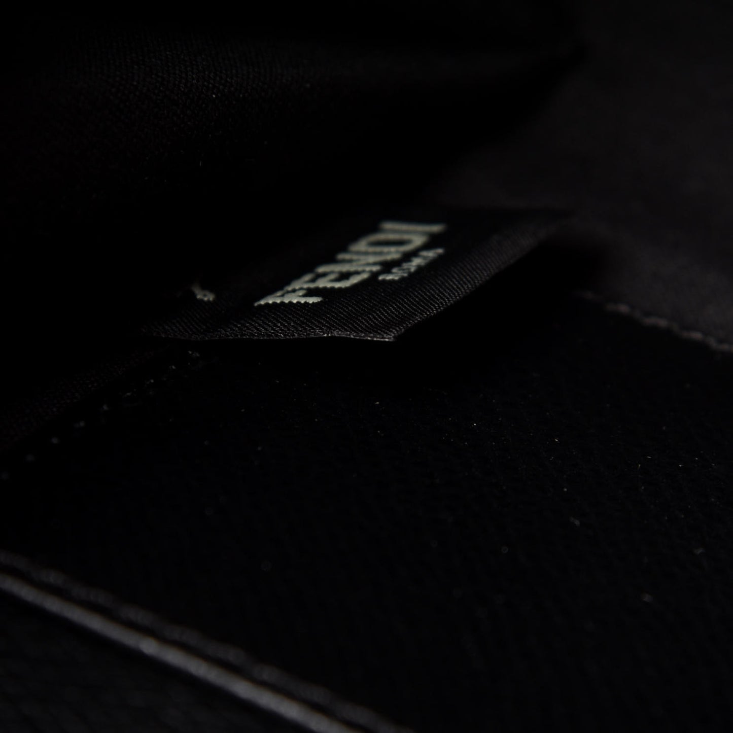 Vitello Cruise F is Fendi Wallet on Chain Black