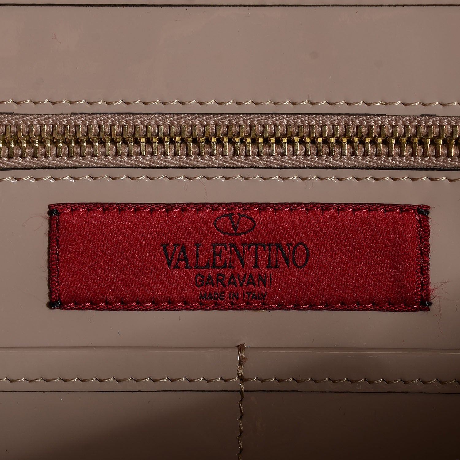 Valentino Garavani Patent Medium Punkouture Rockstud Tote Poudre 6 of 8