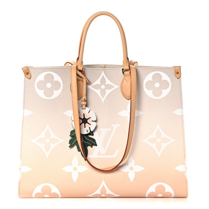 Louis Vuitton Monogram Giant By The Pool Onthego GM Brume 1 of 11