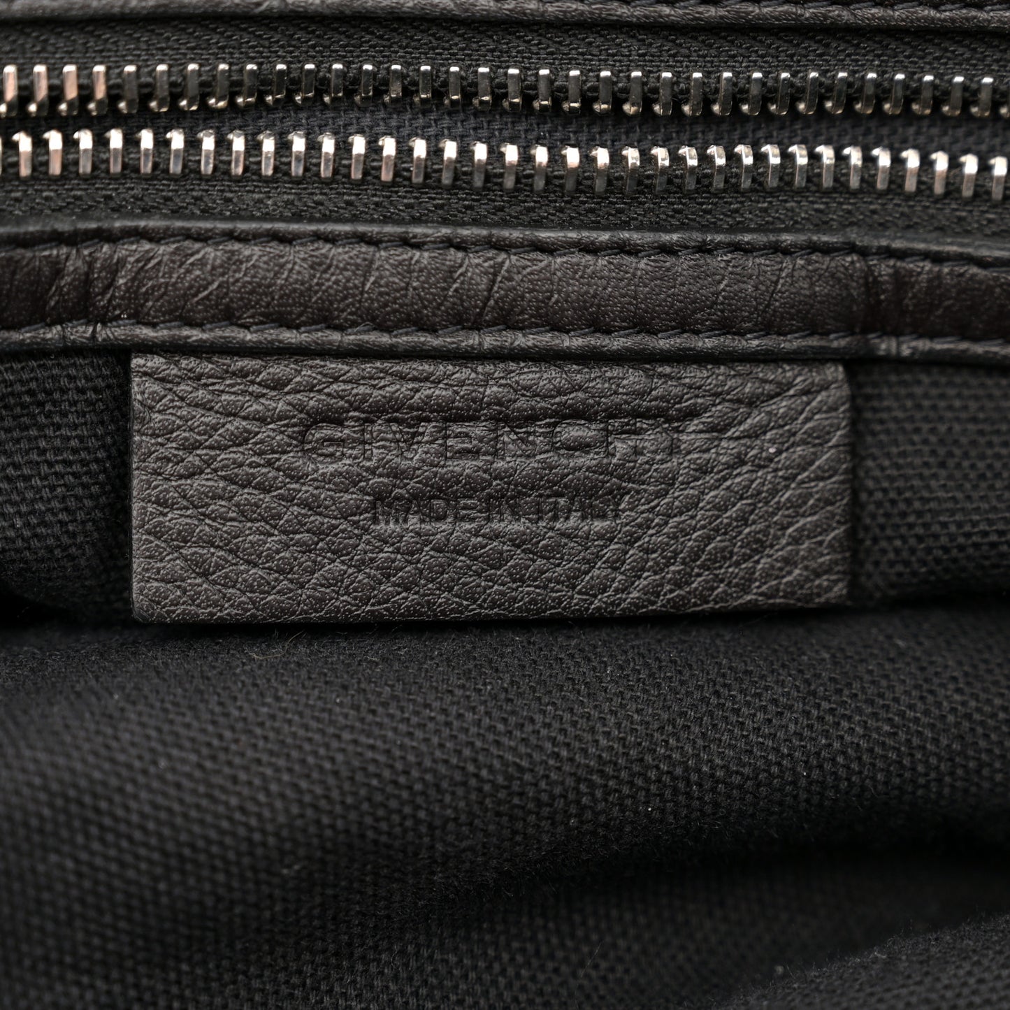 Waxy Grained Calfskin Medium Nightingale Black