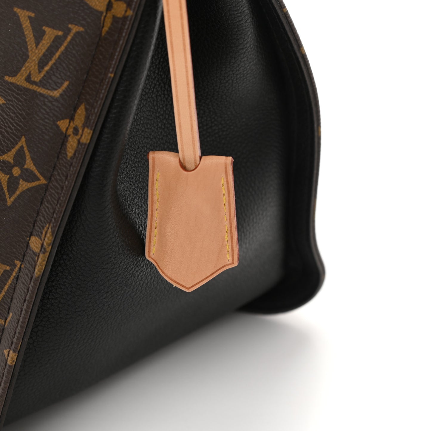 Monogram Gaia Black